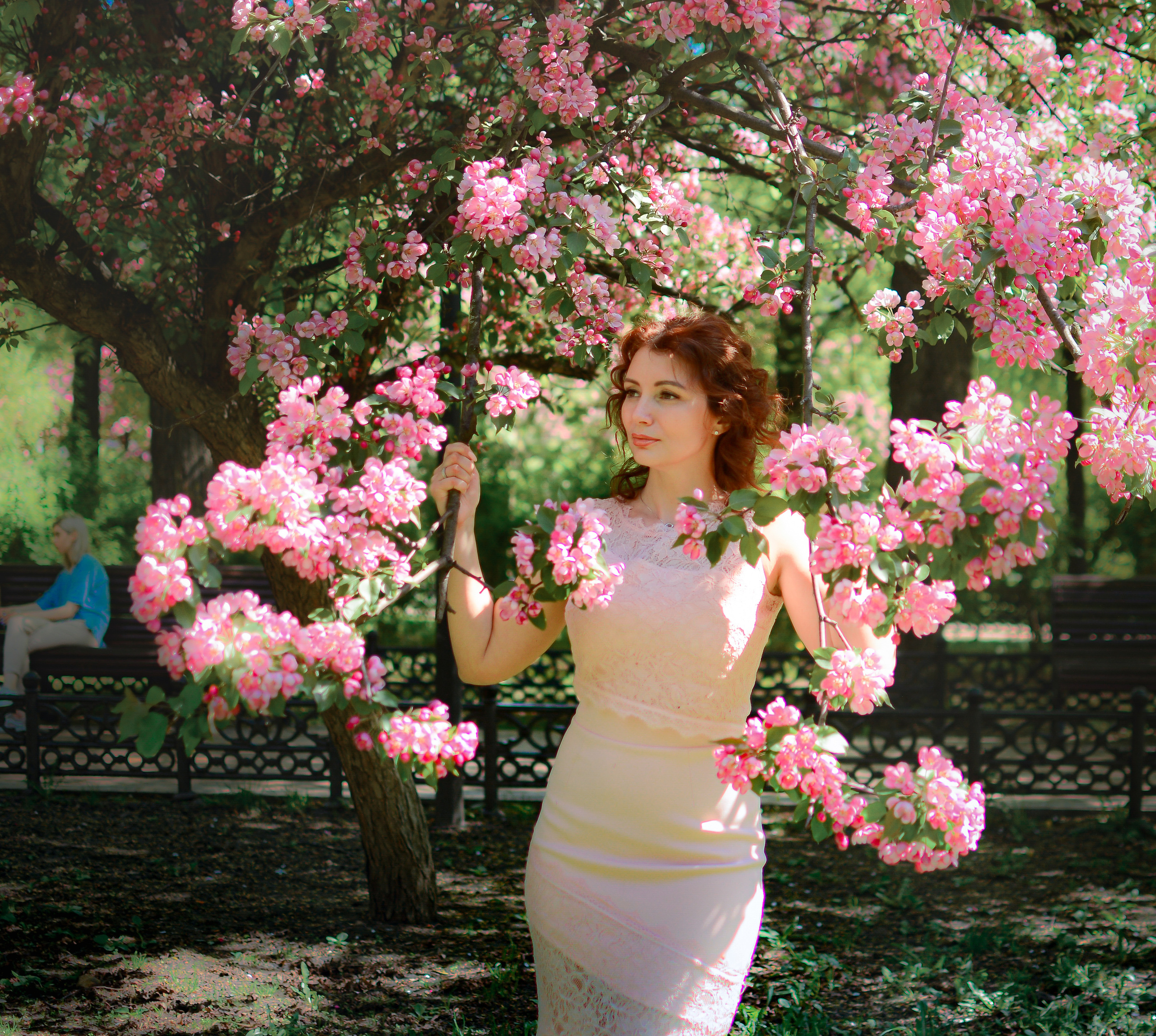 Фотосессия в цветах. Семейный фотограф