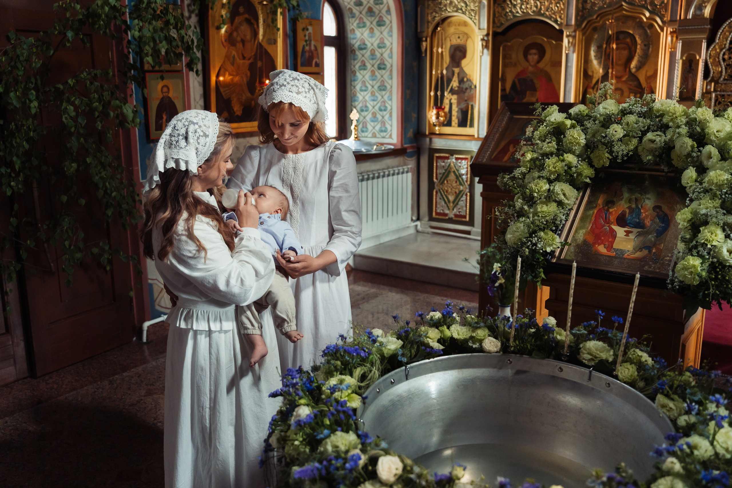 Подходящий наряд для мамы и крёстной на крестины