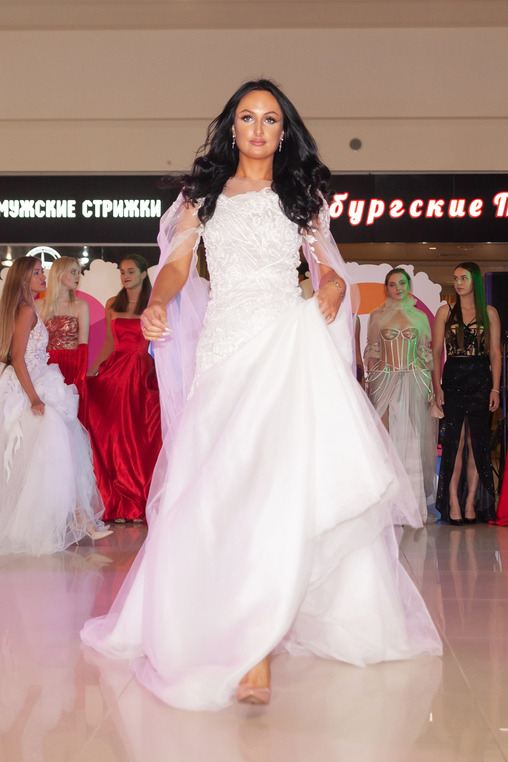 ТЦ РИО. Показ коллекций российских дизайнеров. Портретный фотограф в СПб Ирина Маринина
