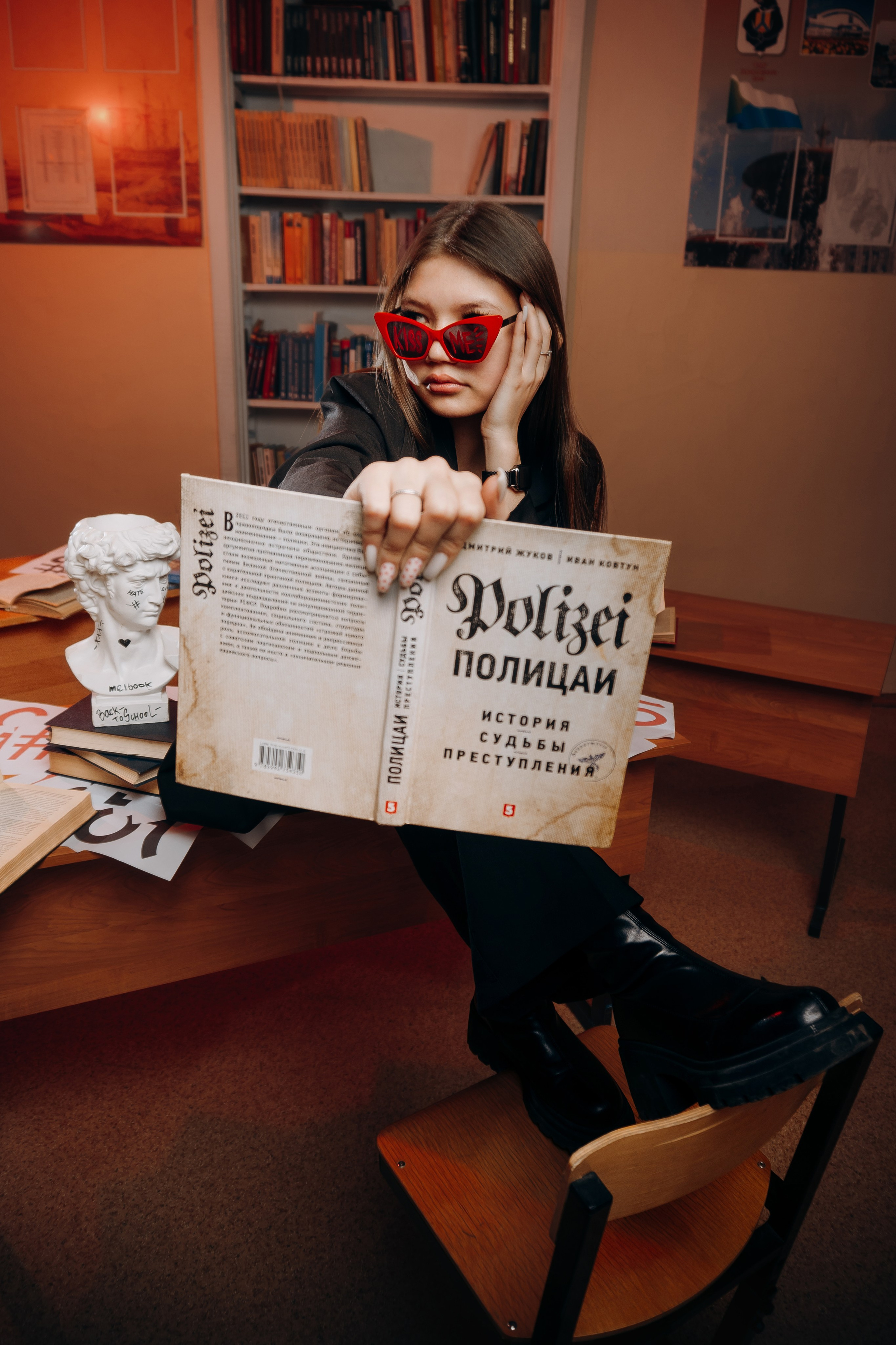 Профессиональная школьная фотография и создание выпускных альбомов в Хабаровске. Современные, яркие и запоминающиеся фотографии для школьников. Уникальный дизайн обложек выпускных книг, которые станут настоящей памятью о школьных годах. Закажите качественные фото и стильные альбомы для выпускников в Хабаровске. Нажмите заказать Выпускные Альбомы ( Дипломы ) в Хабаровске и мы свяжемся свами.