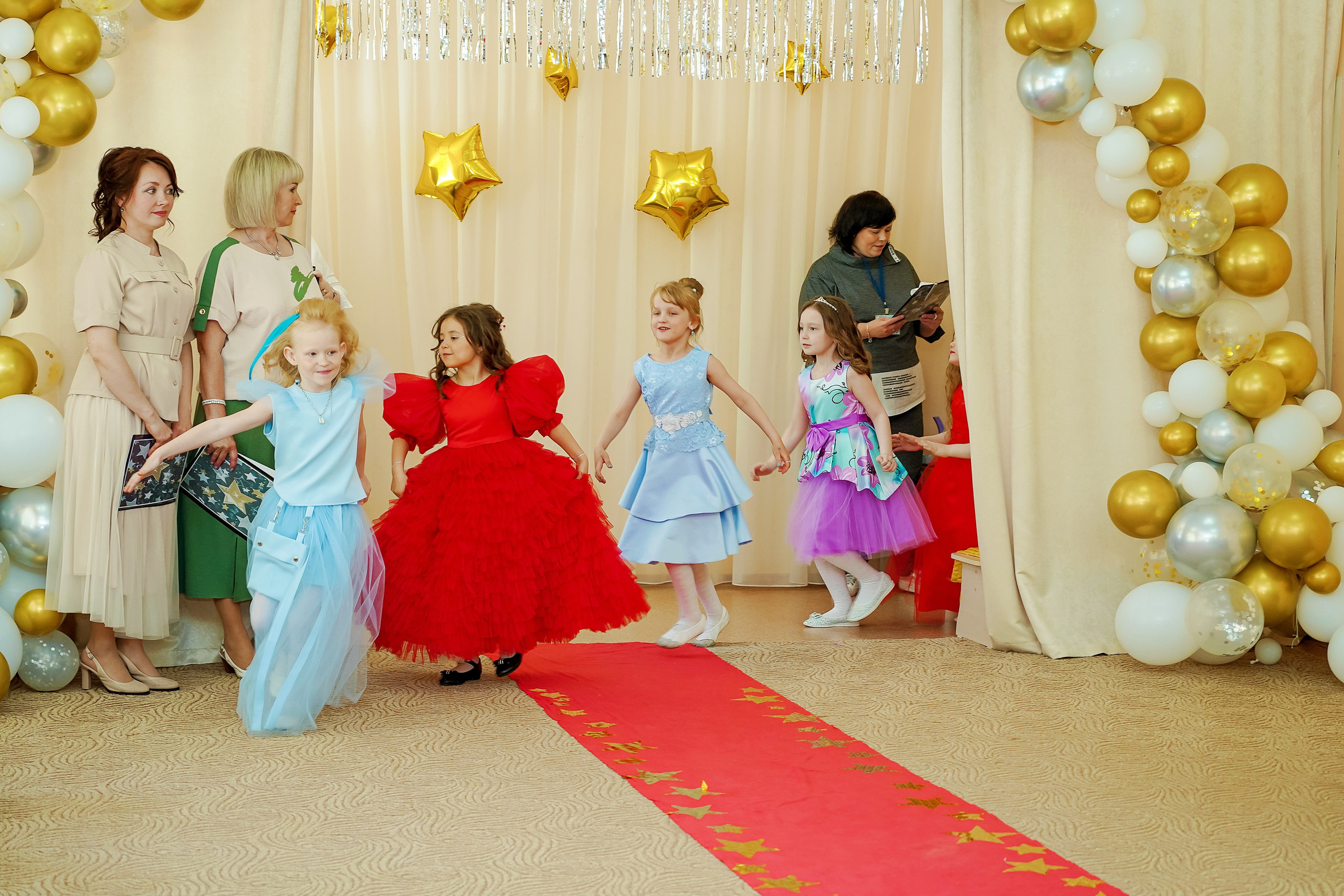 Фотосъемка видеосъёмка фотограф видеооператор новогодних утренников  в. Фотограф, видеооператор Нина Коршунова