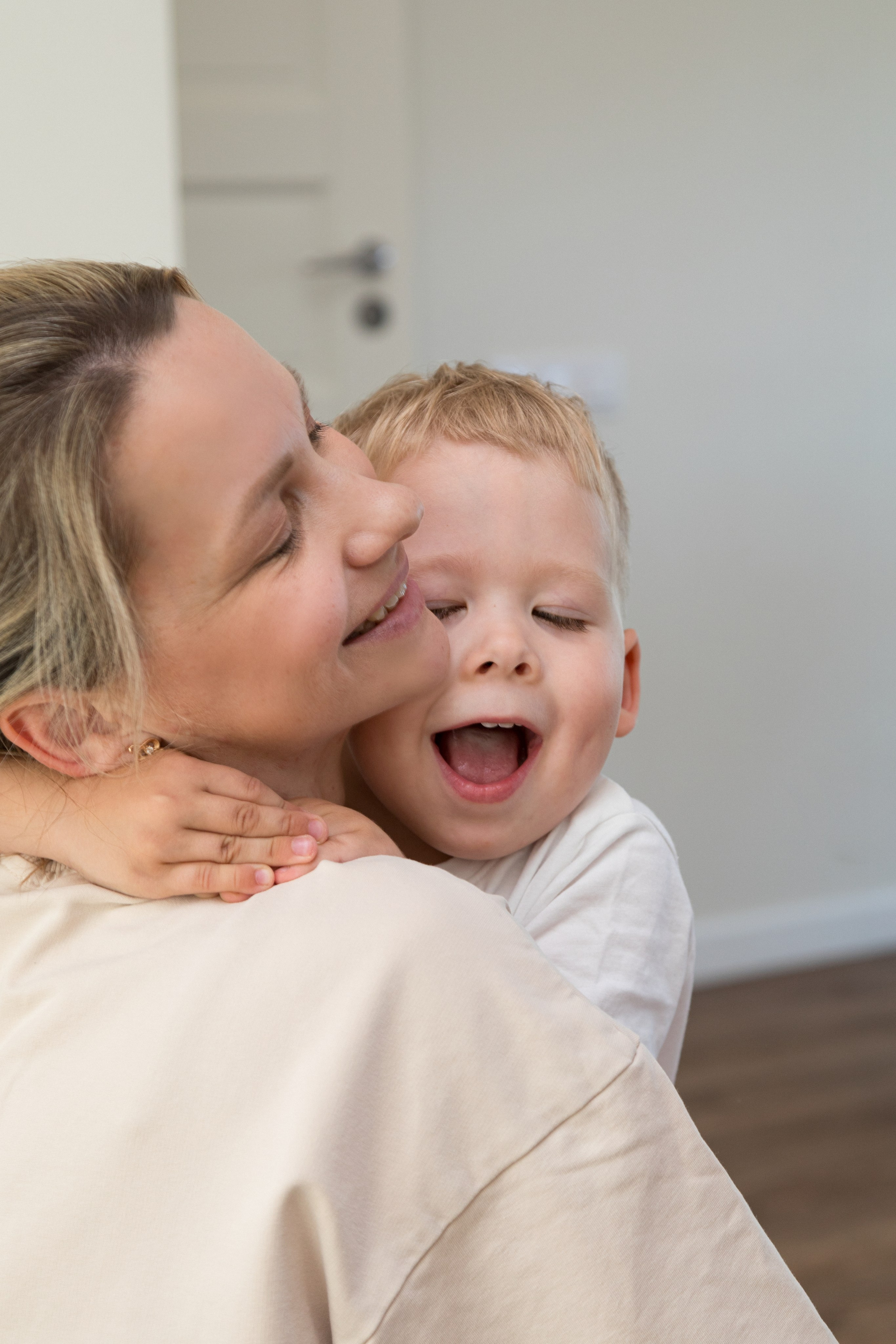 Семейная фотосессия дома. Детский и контент фотограф Надя Волкова Санкт-Петербург