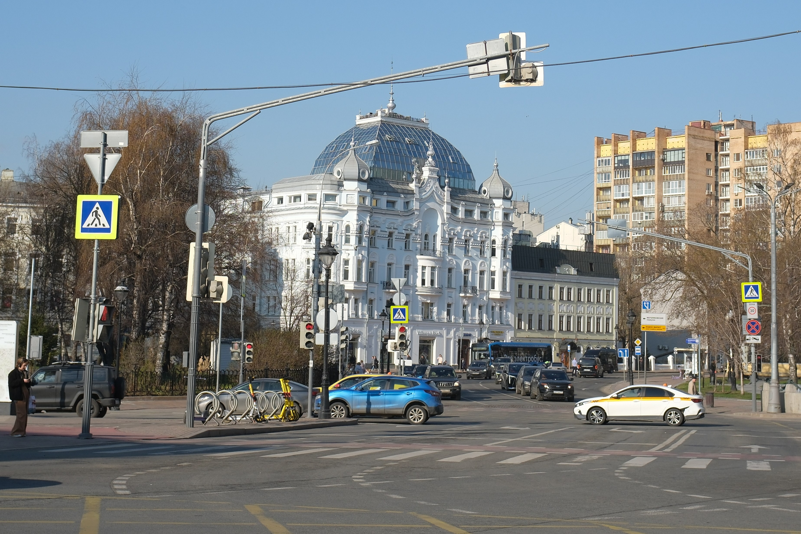 Улица, люди, жизнь…