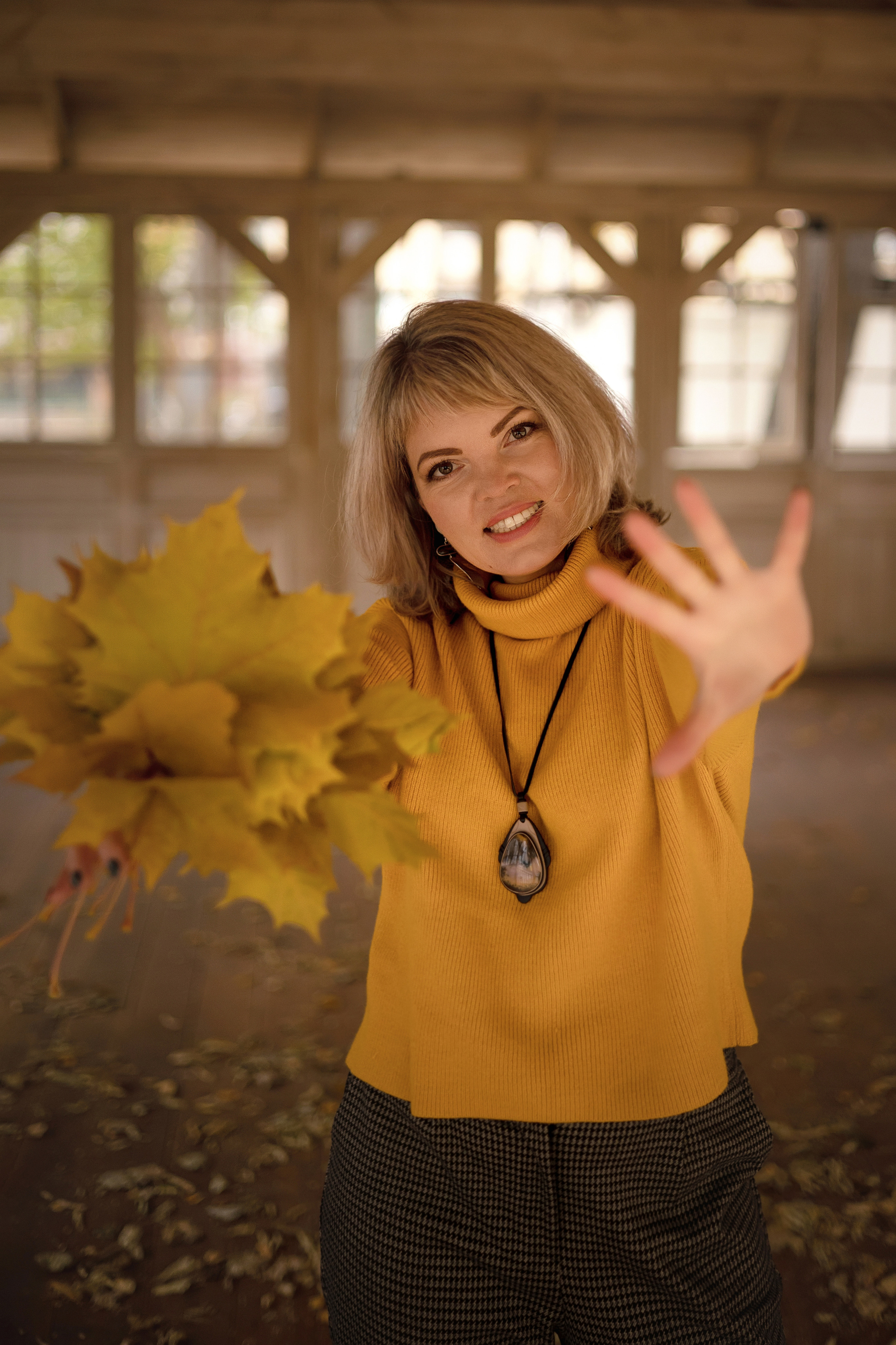 Фотосессия осенью в желтых листьях. Семейный и детский фотограф в Перми Мария Карабатова