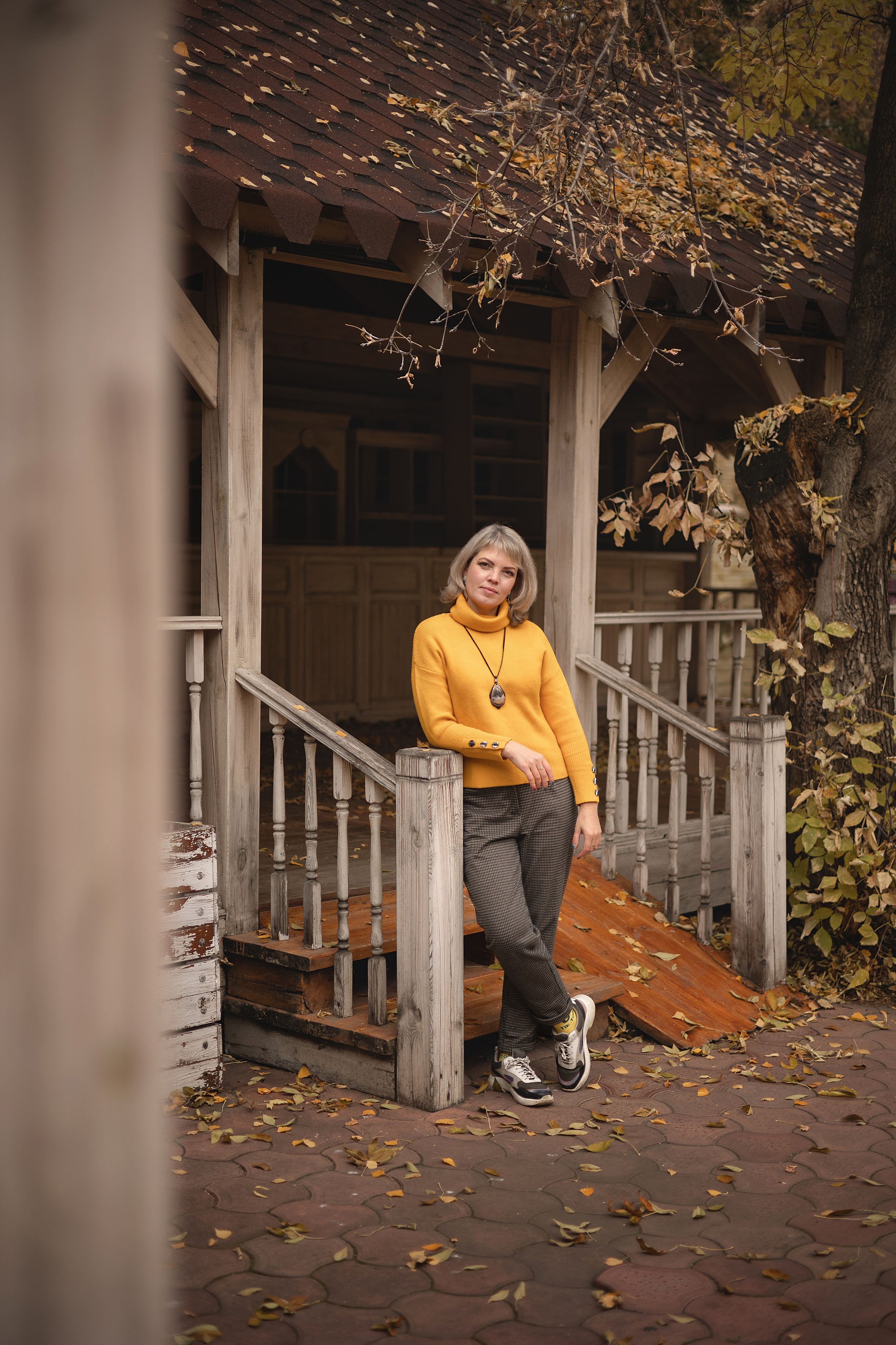 Фотосессия осенью в желтых листьях. Семейный и детский фотограф в Перми Мария Карабатова