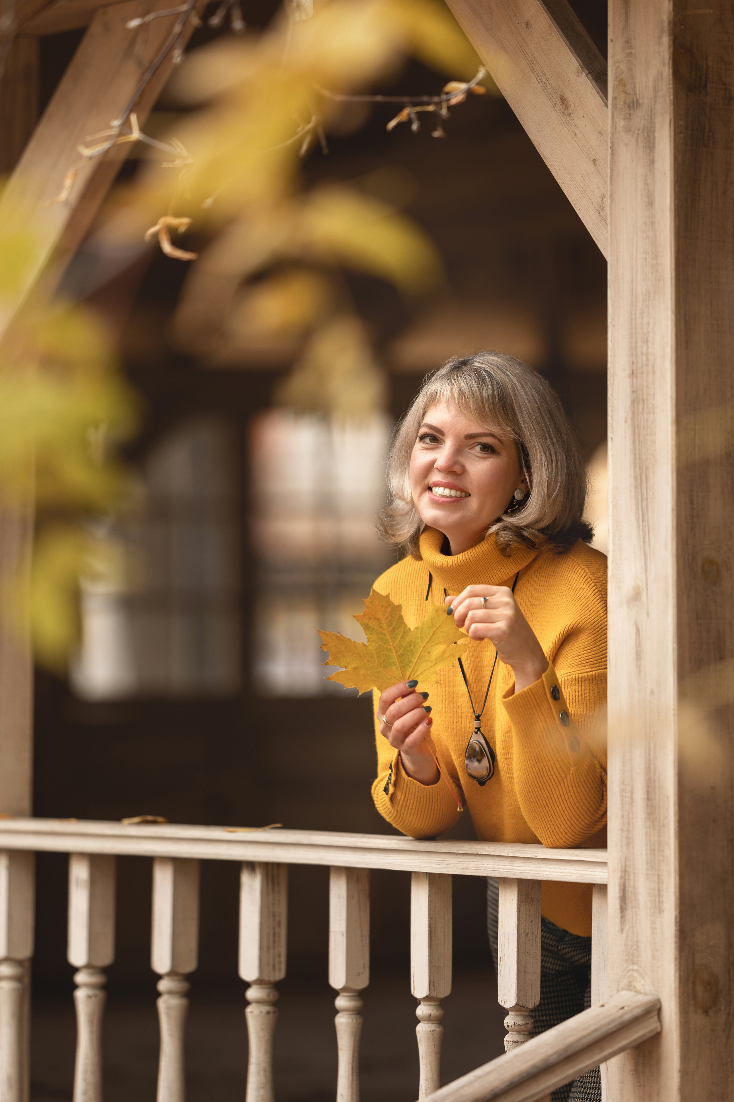 Фотосессия осенью в желтых листьях. Семейный и детский фотограф в Перми Мария Карабатова