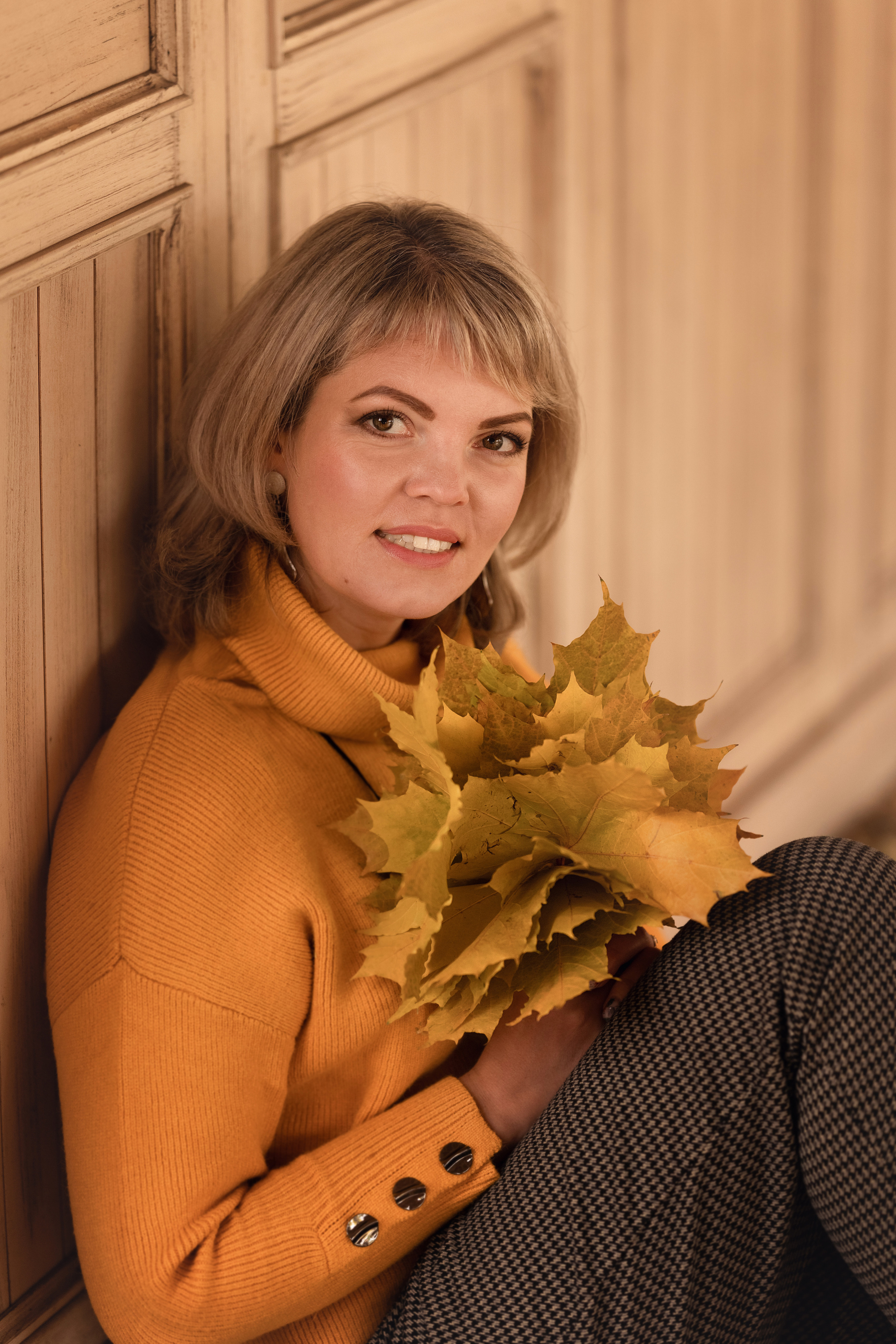Фотосессия осенью в желтых листьях. Семейный и детский фотограф в Перми Мария Карабатова