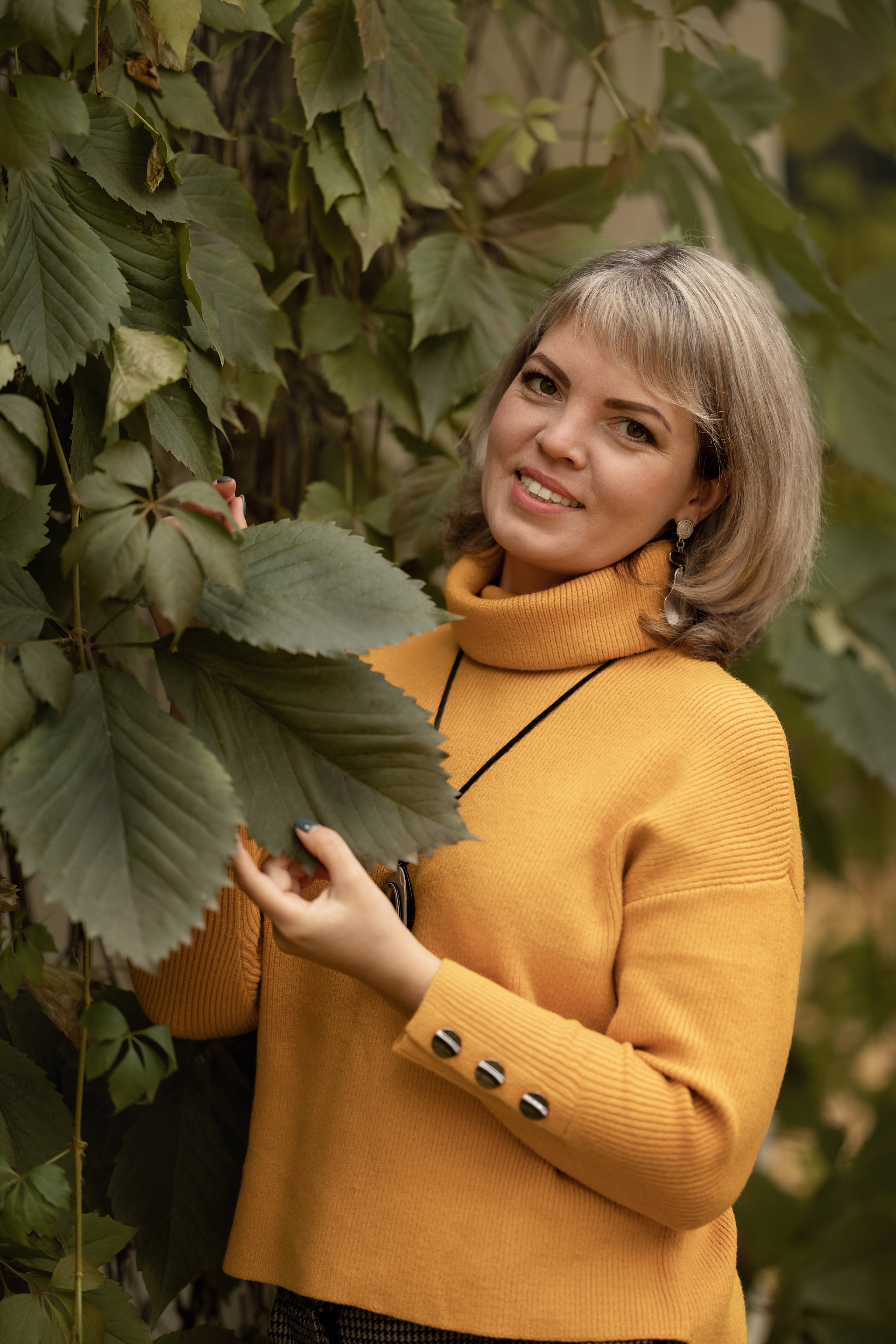 Фотосессия осенью в желтых листьях. Семейный и детский фотограф в Перми Мария Карабатова