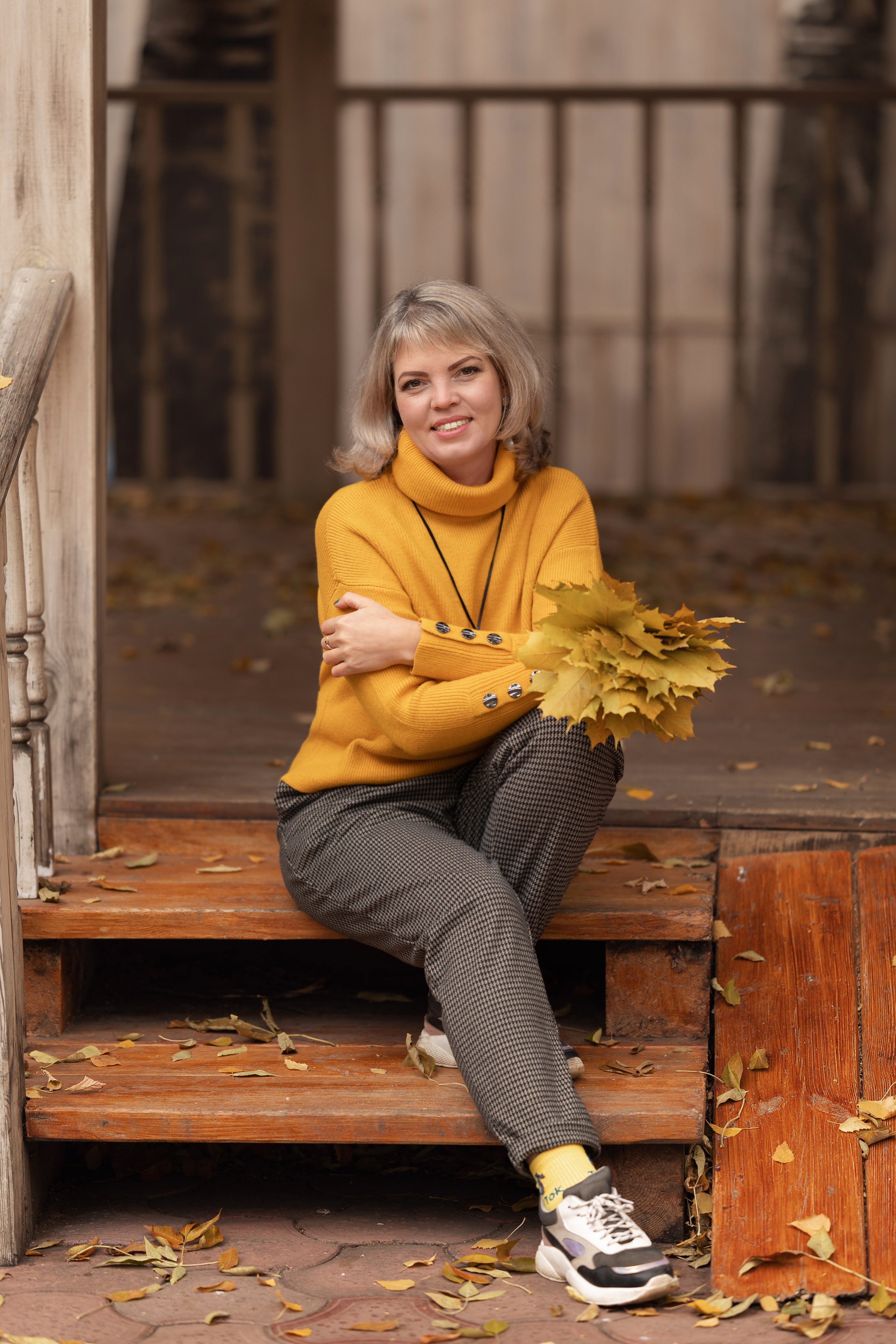 Фотосессия осенью в желтых листьях. Семейный и детский фотограф в Перми Мария Карабатова