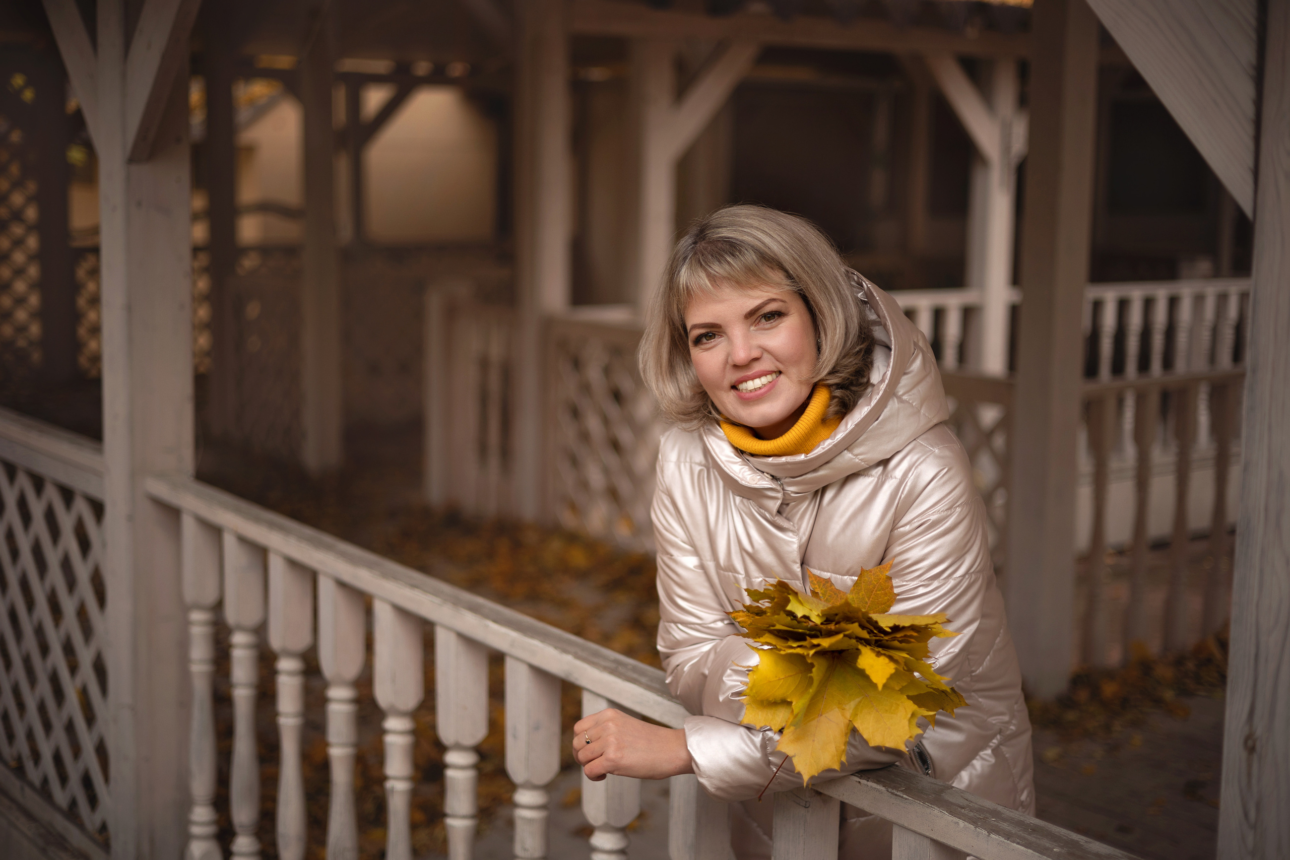 Фотосессия осенью в желтых листьях. Семейный и детский фотограф в Перми Мария Карабатова