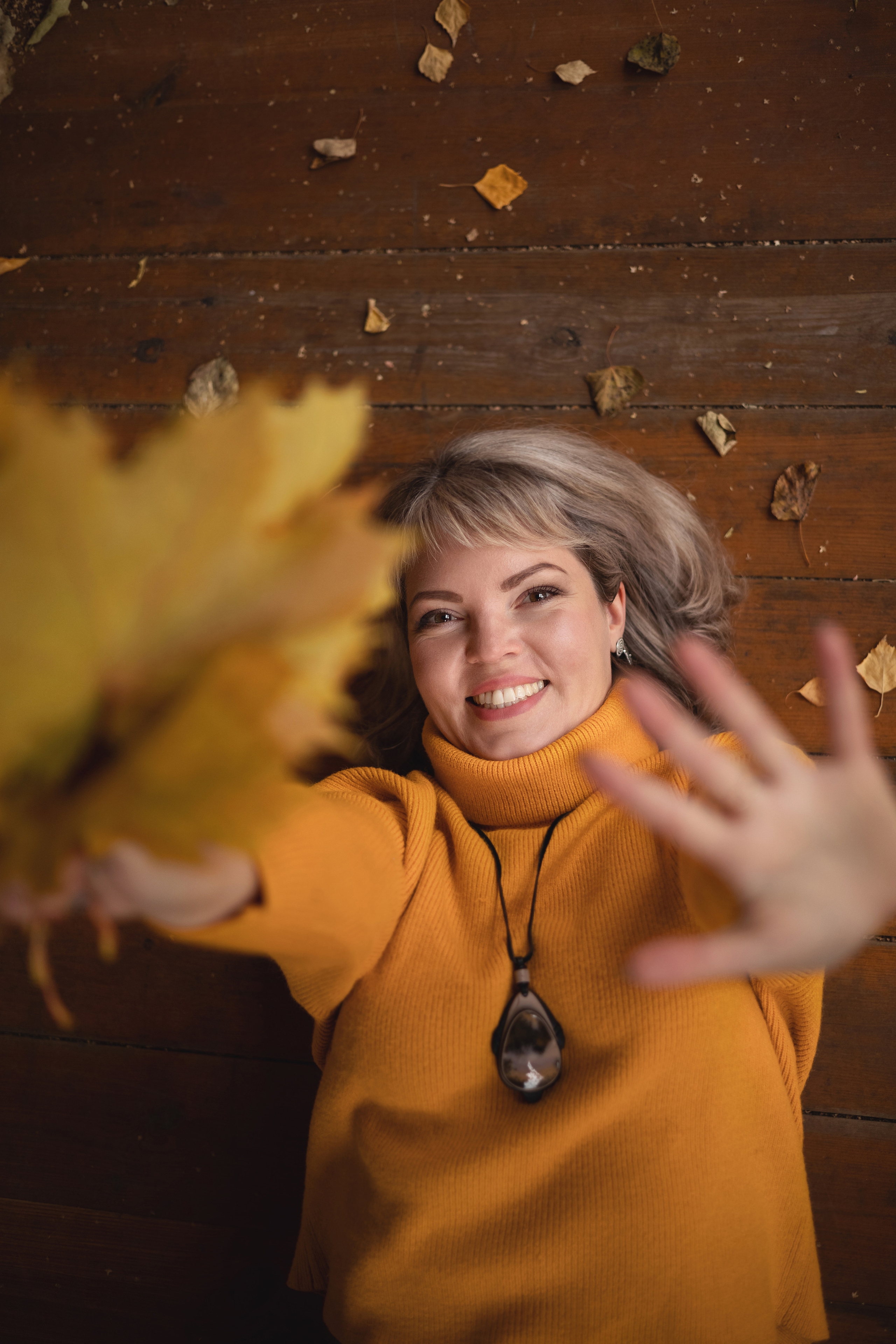 Фотосессия осенью в желтых листьях. Семейный и детский фотограф в Перми Мария Карабатова