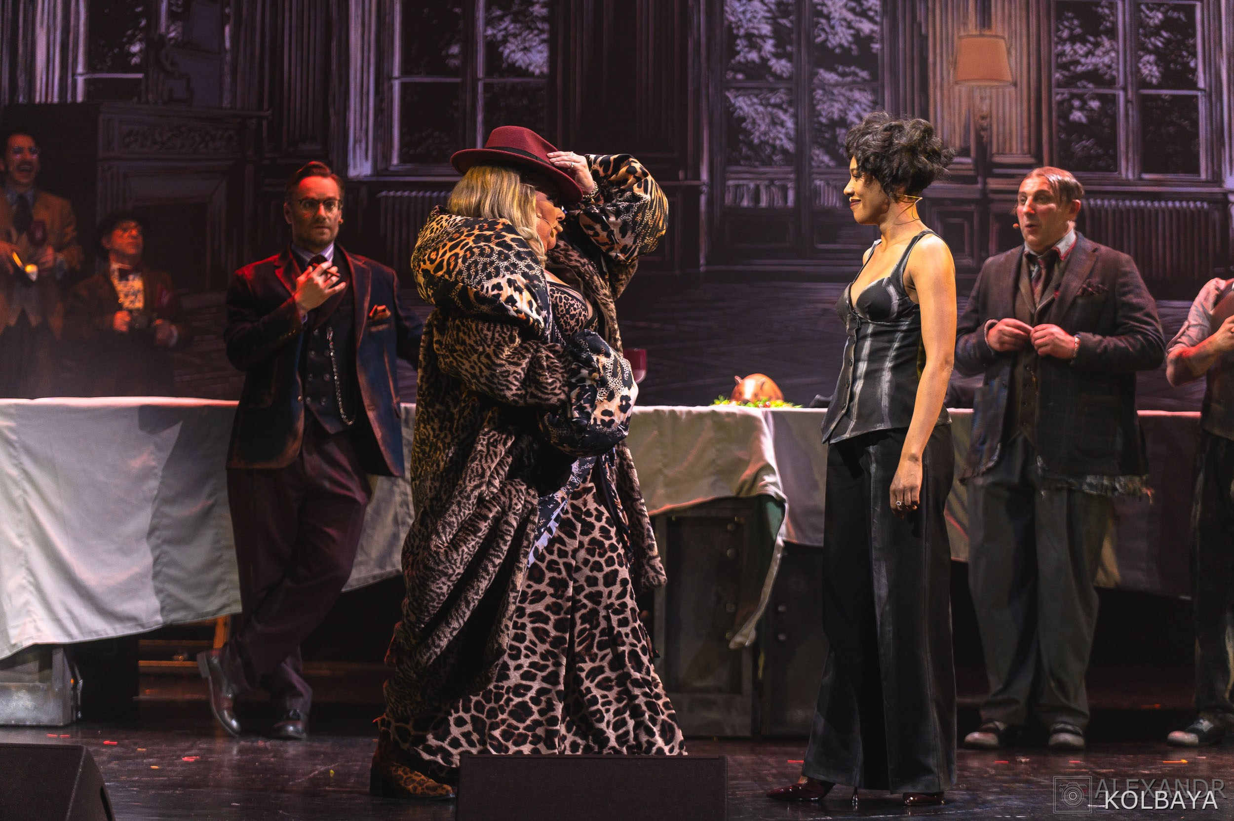 Фотографии со спектакля «Однажды в городе N». Концертный и театральный репортажный фотограф в Москве Александр Колбая