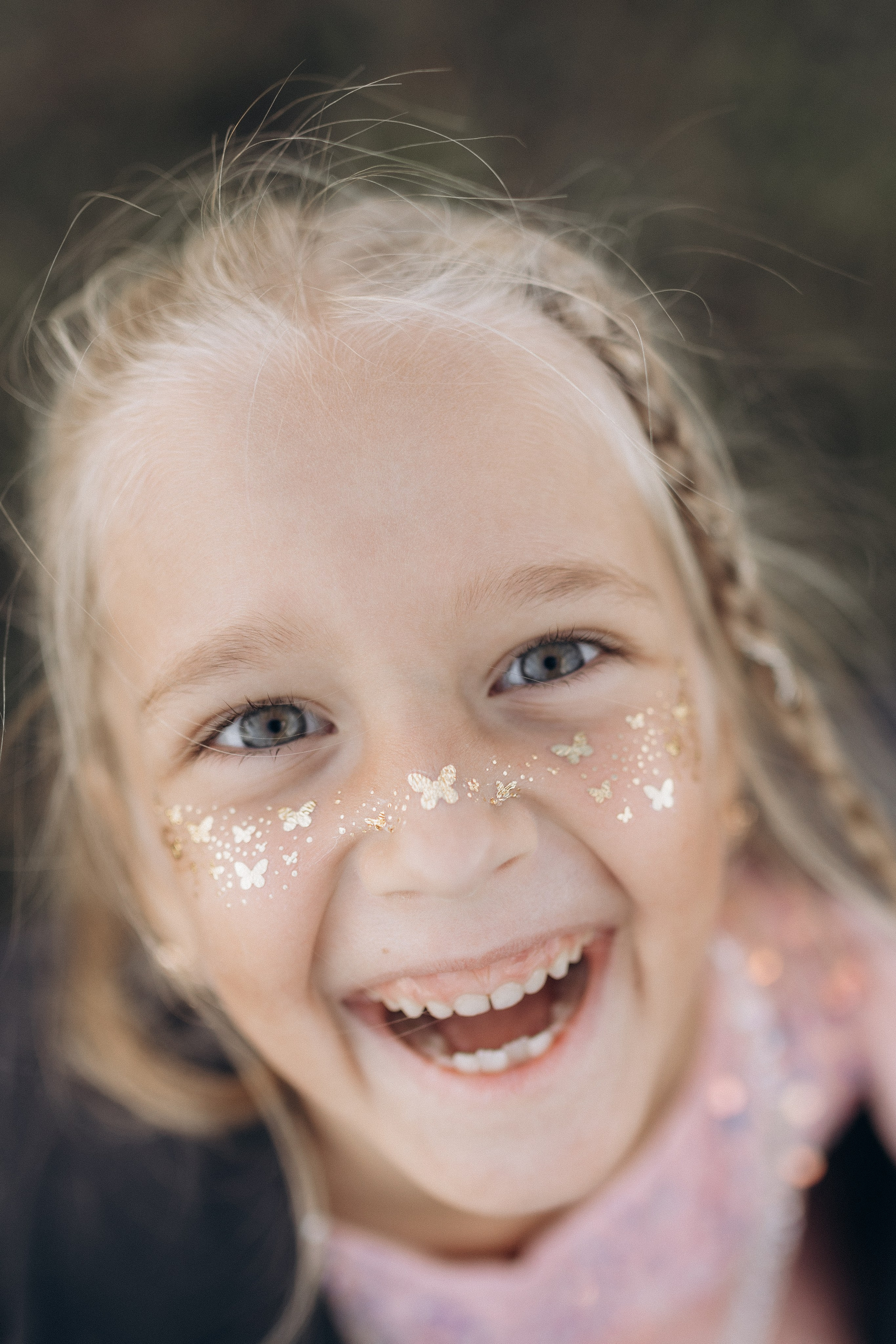 Вика и Миша на сене. Семейный фотограф lifestyle в Новосибирске Елена Шпилевая