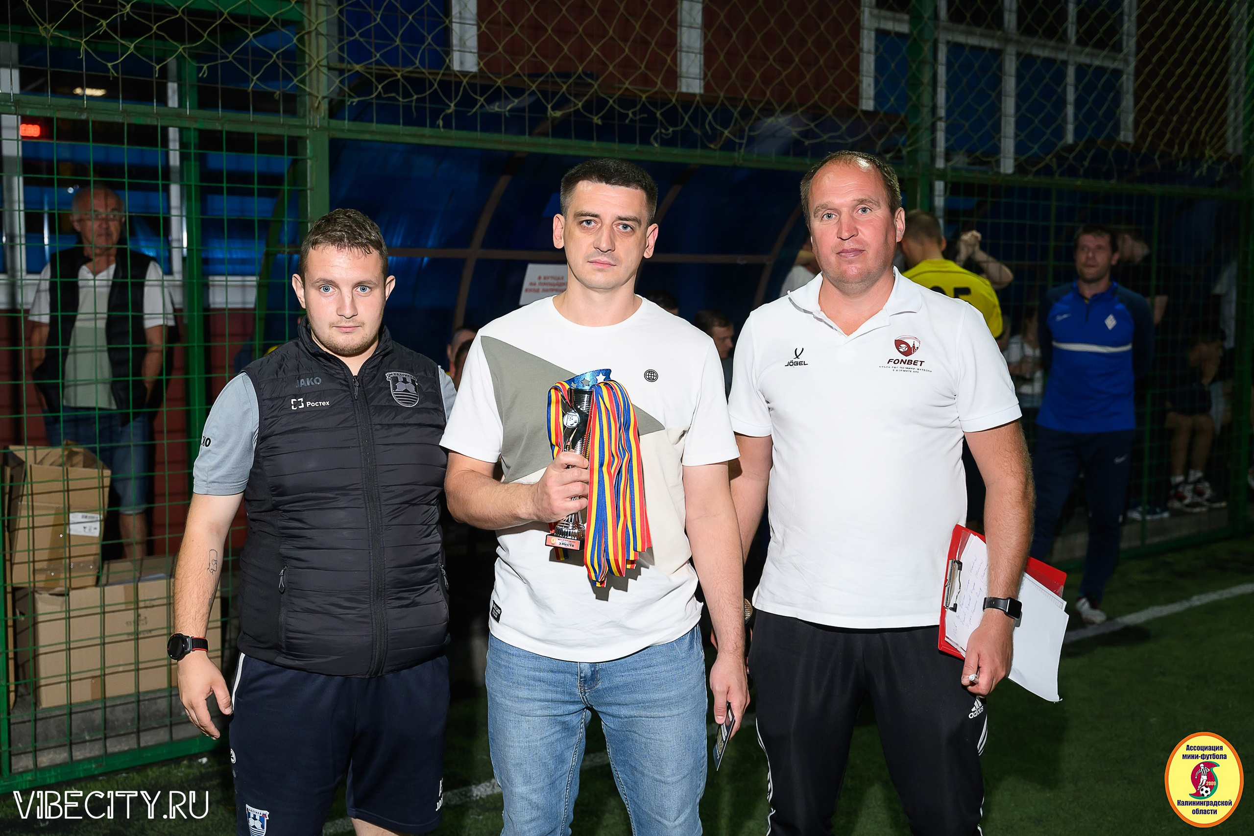 ФИНАЛЬНЫЕ ИГРЫ КУБКА МИНИ-ФУТБОЛЬНОЙ ЛИГИ И КУБКА КОРПОРАТИВНОЙ МФЛ 2025. VIBECITY.RU Вайб Сити Ру Фоторепортажи Фотоотчеты Калининград