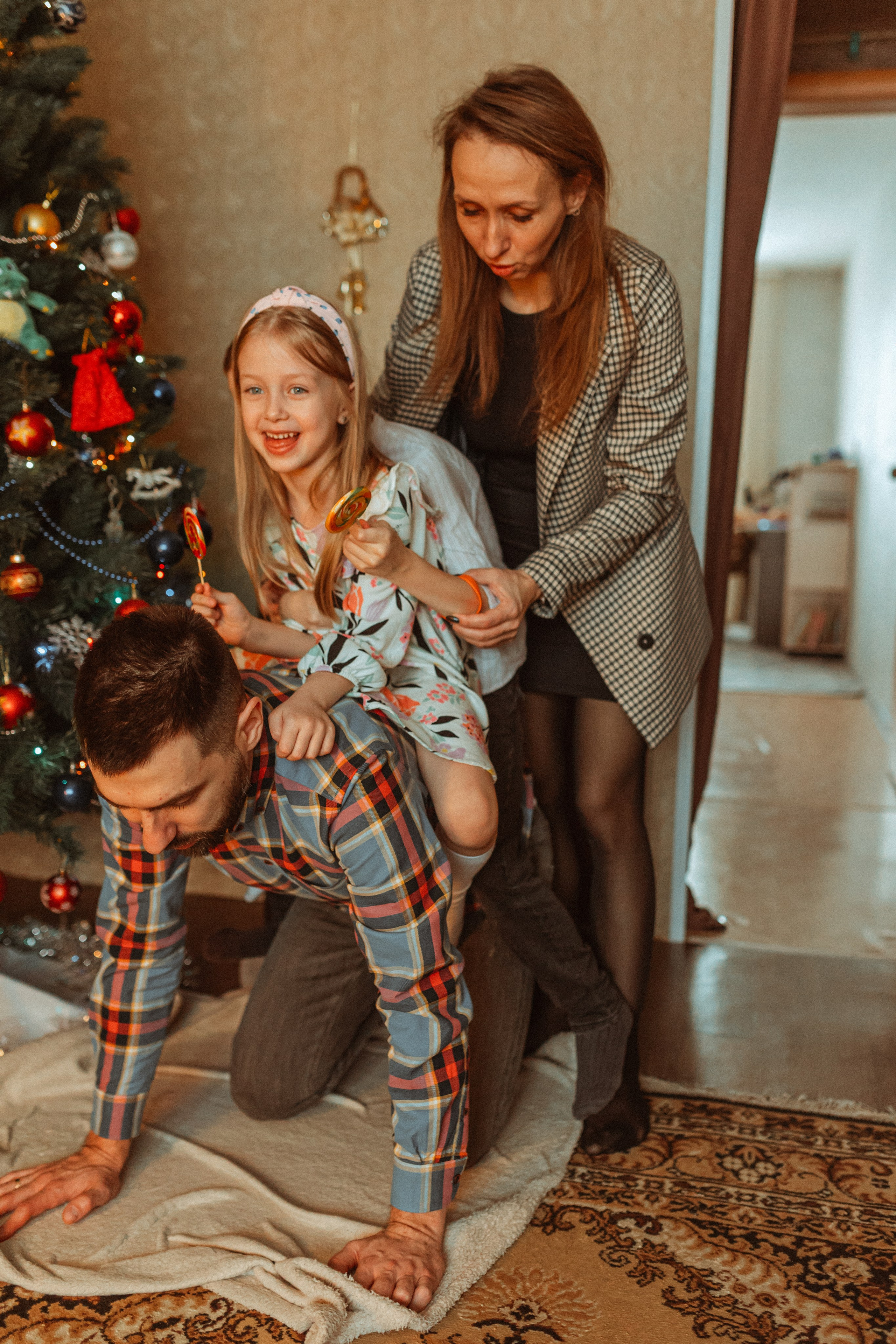 Марина с семьей. Семейный фотограф lifestyle в Новосибирске Елена Шпилевая