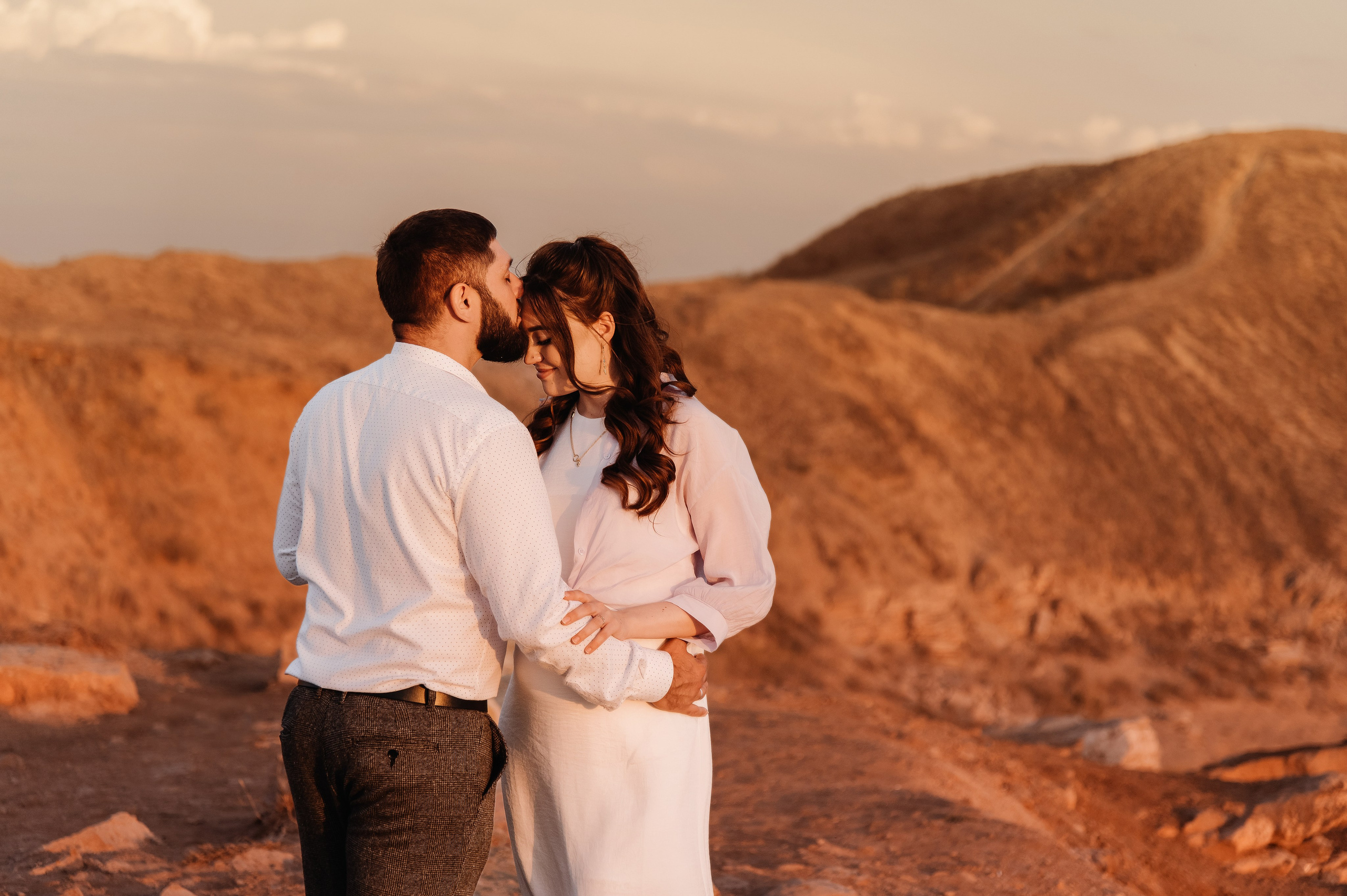 Фотосессия «В ожидании чуда» на природе. Свадебный фотограф Караганда