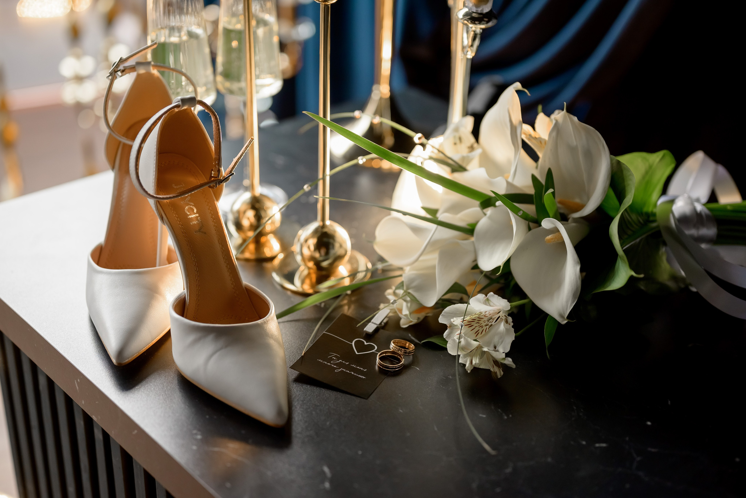 Свадебная фотосессия в синем зале. Юлия Басня семейный и свадебный фотограф в Донецке