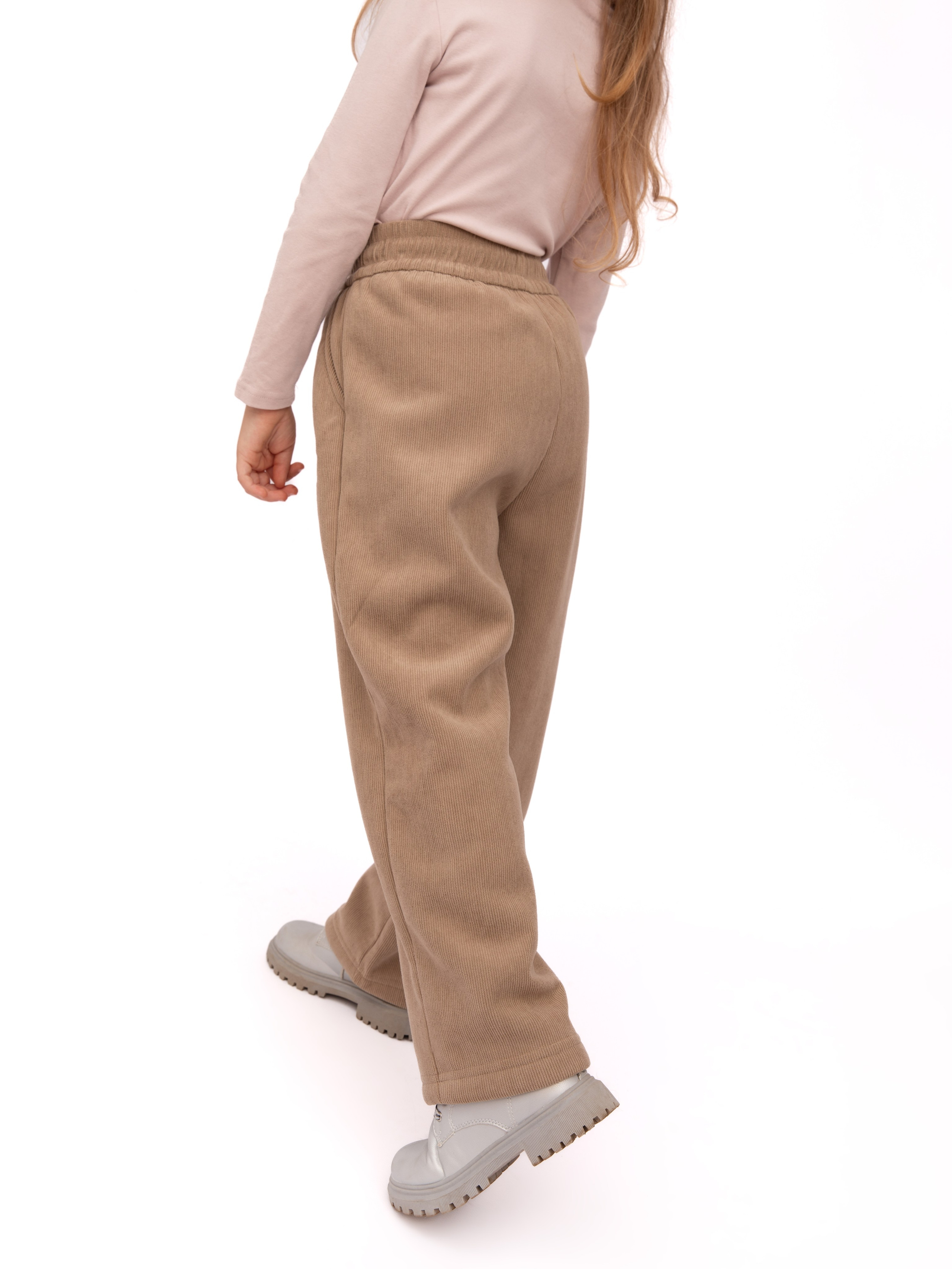 Детские брюки. Фотостудия предметной и модельной съёмки для маркетплейсов