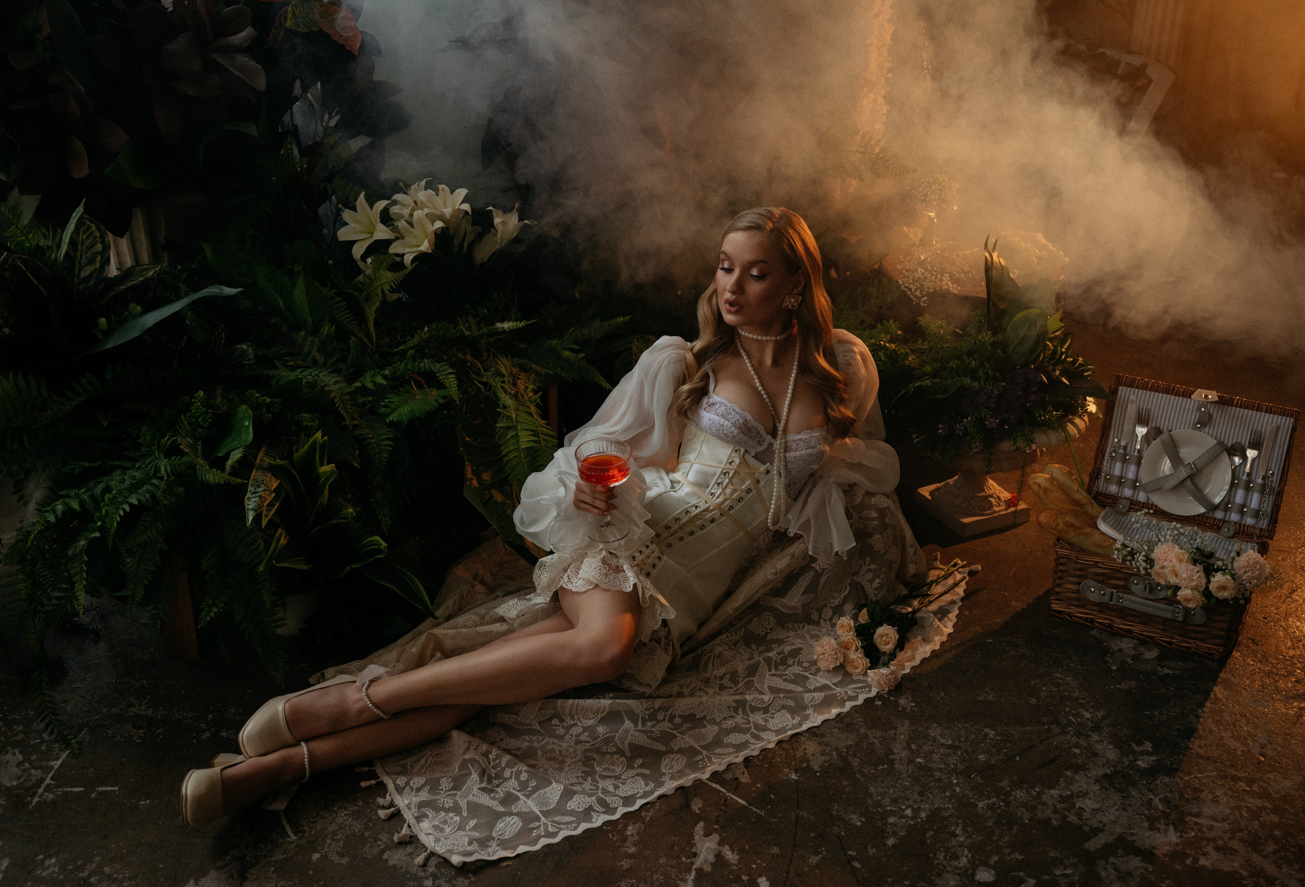 Невеста на пикнике в замке