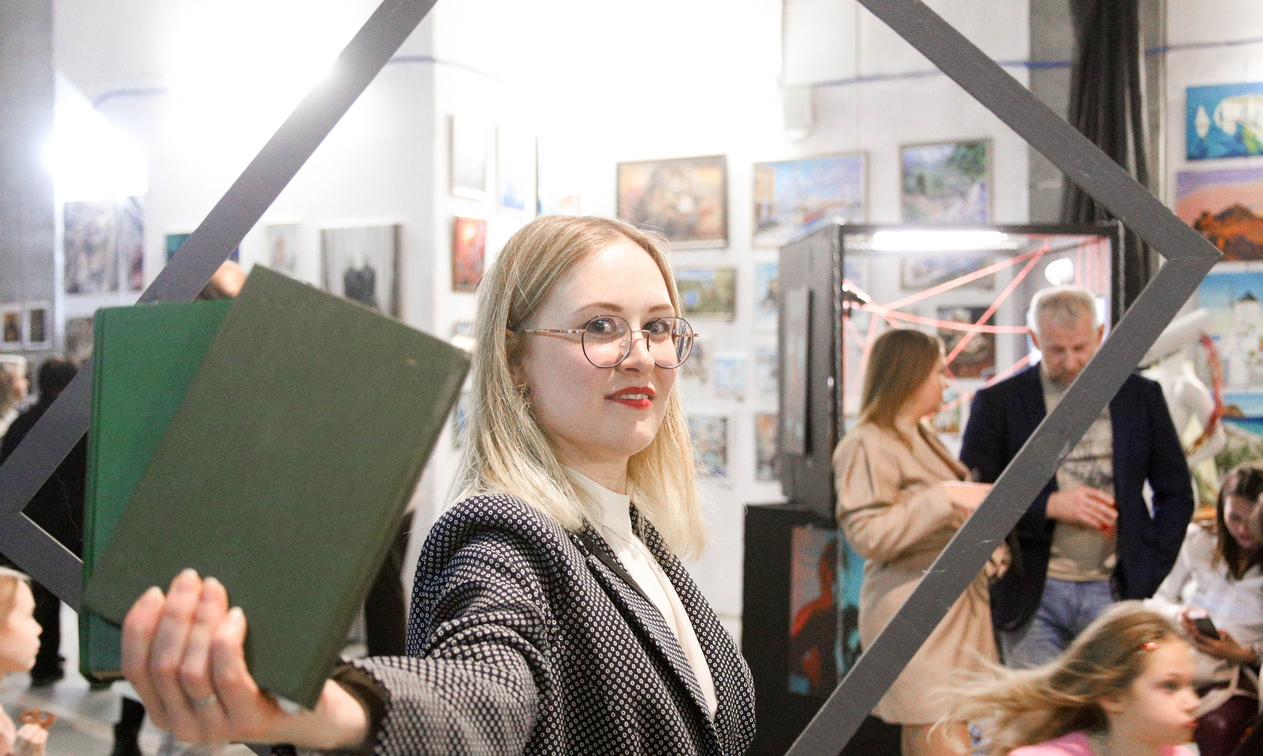 Маша на прогулке. Фотограф Пермь. Фотосессия в фотостудии Перми и на свежем воздухе