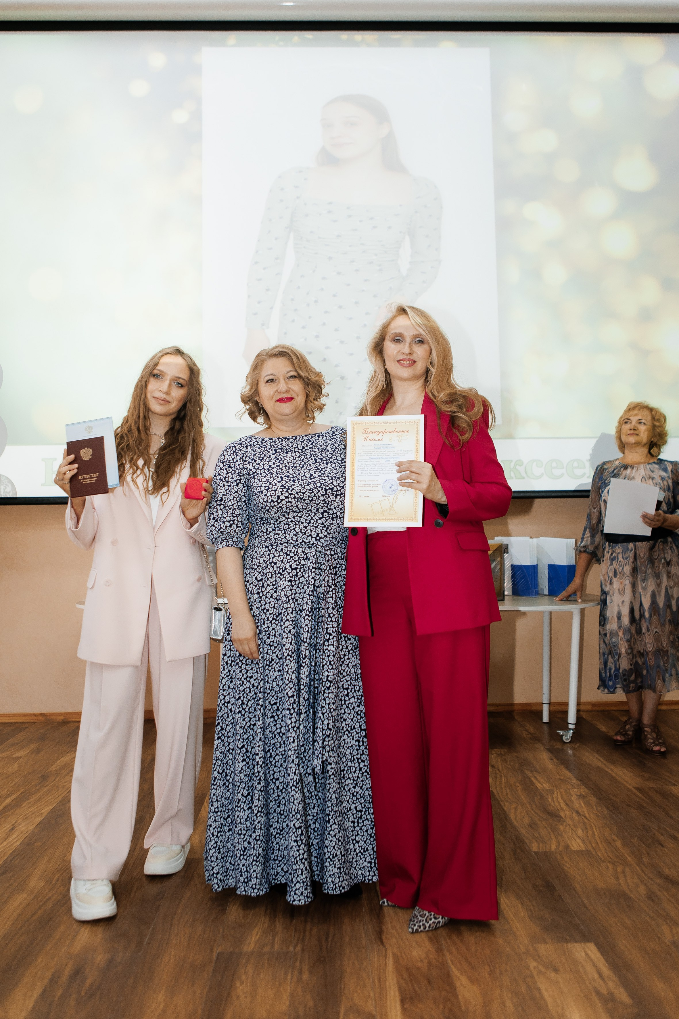 Выпускной Гимназия 12 2024 г. Свадебный и портретный Фотограф в Липецке Дмитрий Котюков