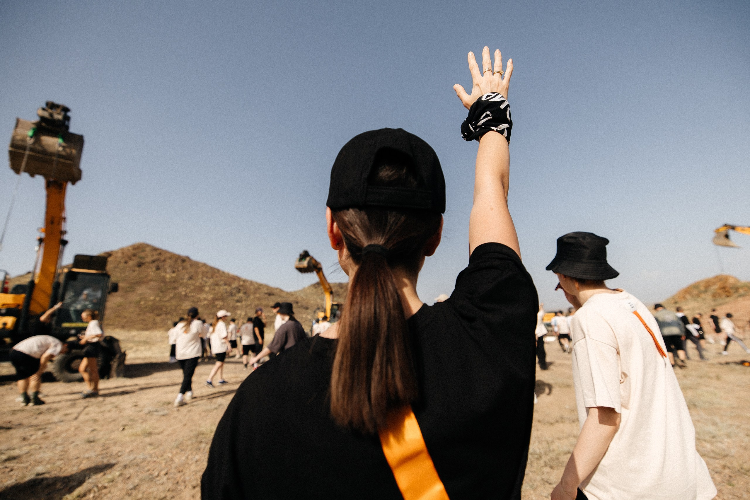 Здравствуйте! Я свадебный фотограф из Ульяновска, работаю в том числе по всей России и с выездом за границу. Снимаю свадьбы, lovestory, корпоративы, светский репортаж. Провожу обучение по фотографии, мастер-классы и воркшопы для других фотографов.