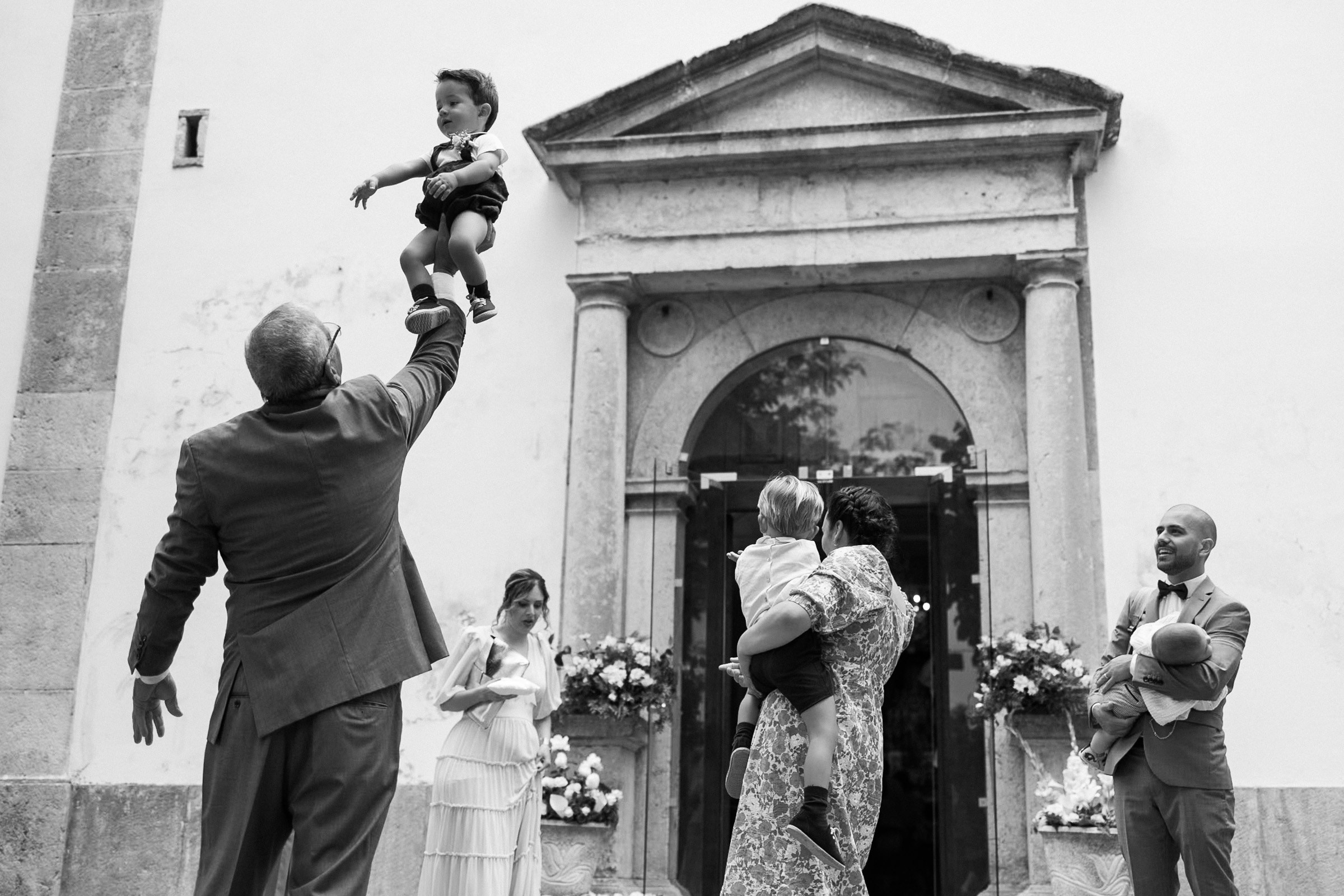 PLANT A TREE. Wedding photographer in Europe