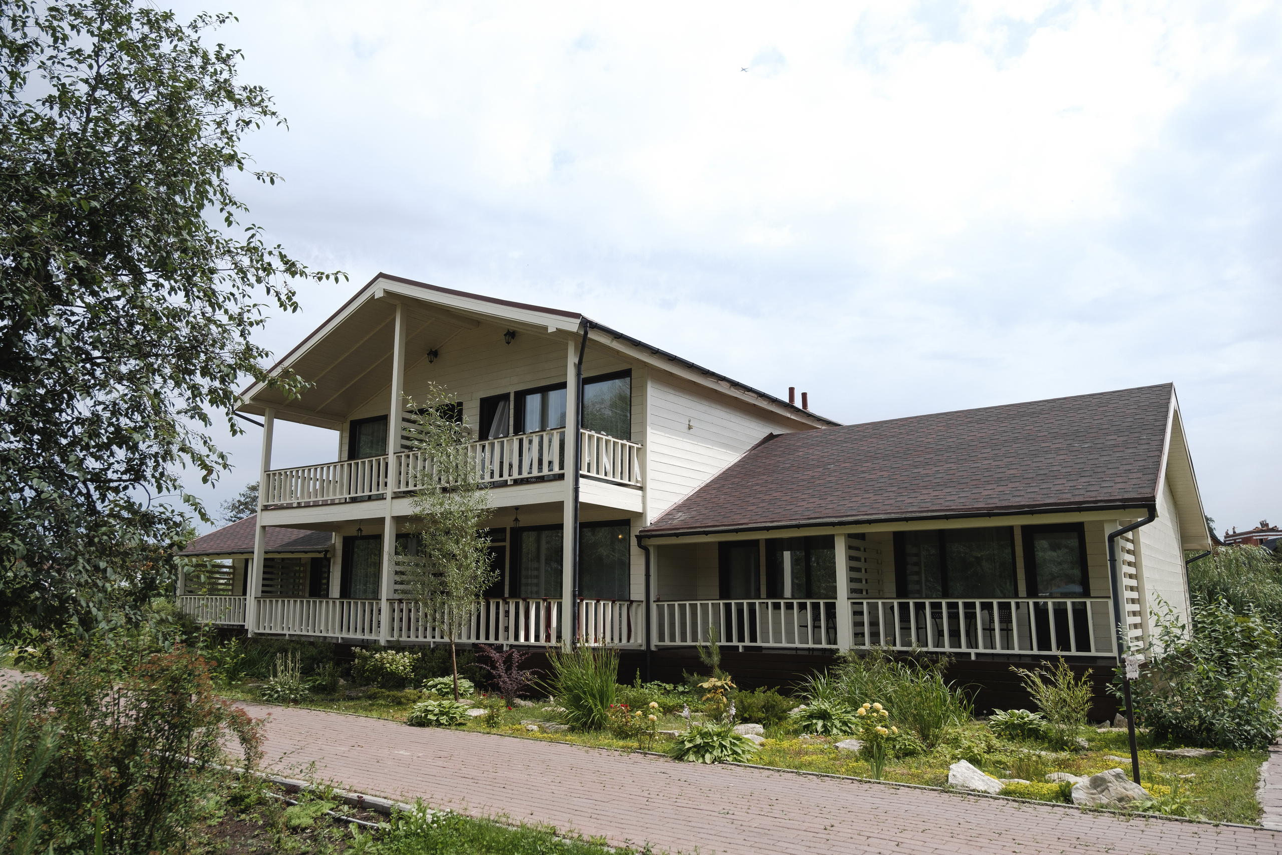 Прогулка Олеси и Вадима (узнали звездных гостей?). Профессиональный фотограф Николай Рождественский. Москва, Омск, Тюмень