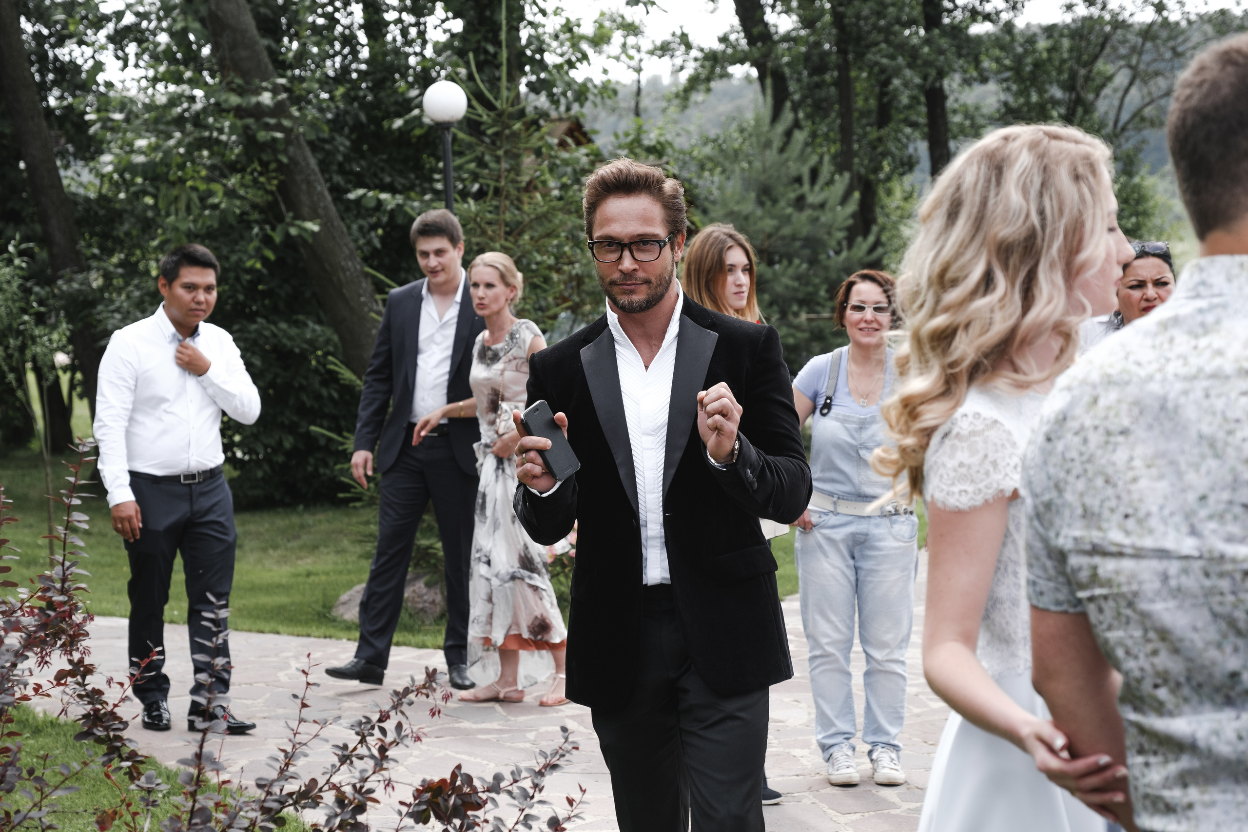 Прогулка Олеси и Вадима (узнали звездных гостей?). Профессиональный фотограф Николай Рождественский. Москва, Омск, Тюмень