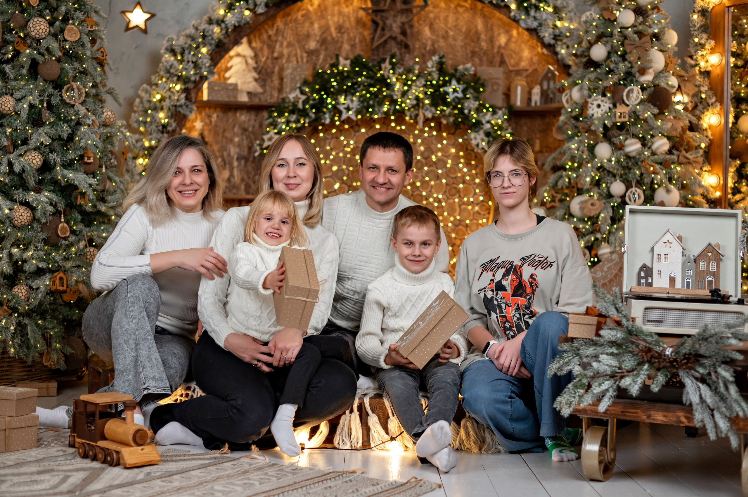 Семейная фотосессия студия Леонардо. Детский и семейный фотограф г. Москва Оксана Катаджи