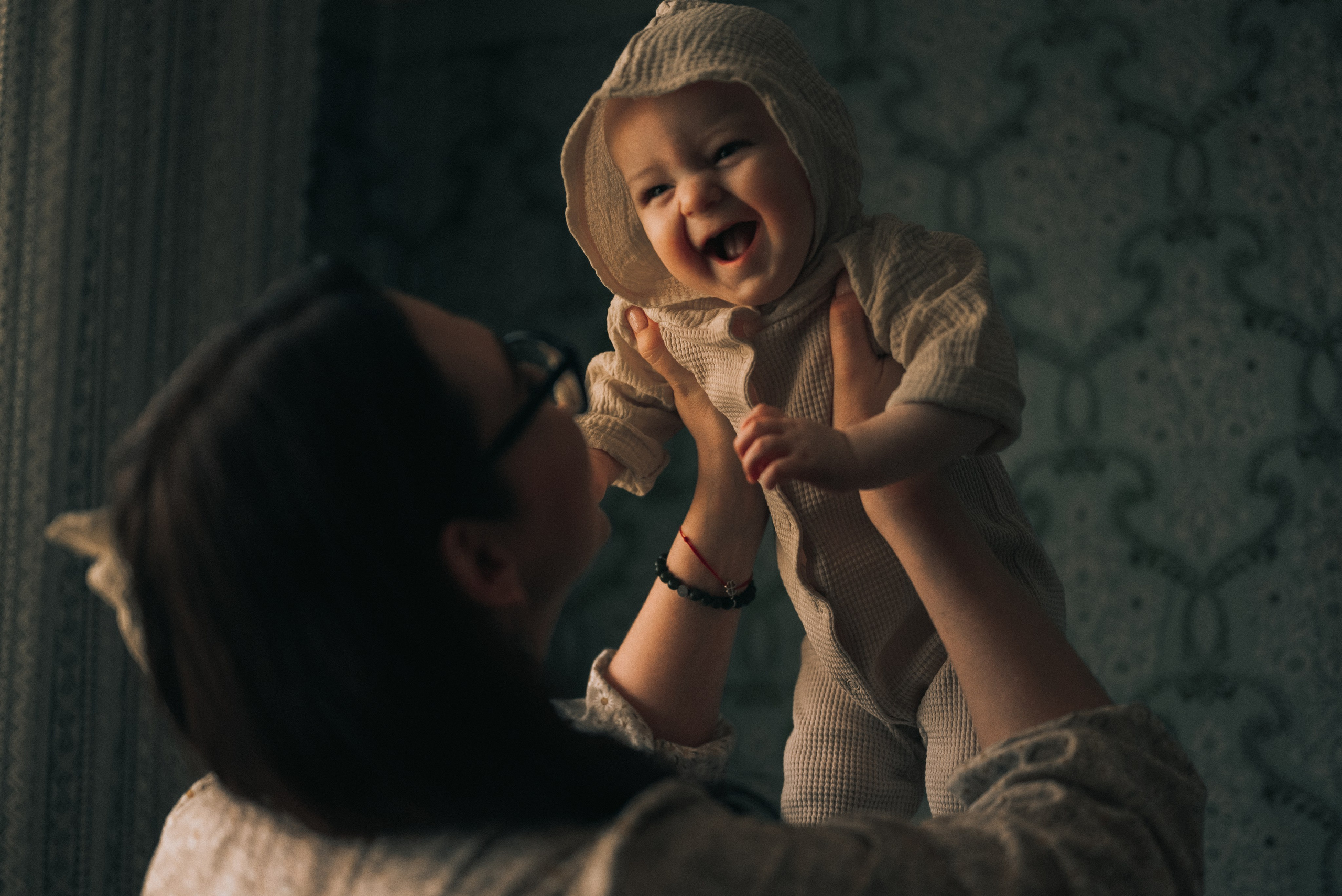 Утро мамы и малыша. Дарья и Евсей. Семейный фотограф в Москве Дарья Пузикова