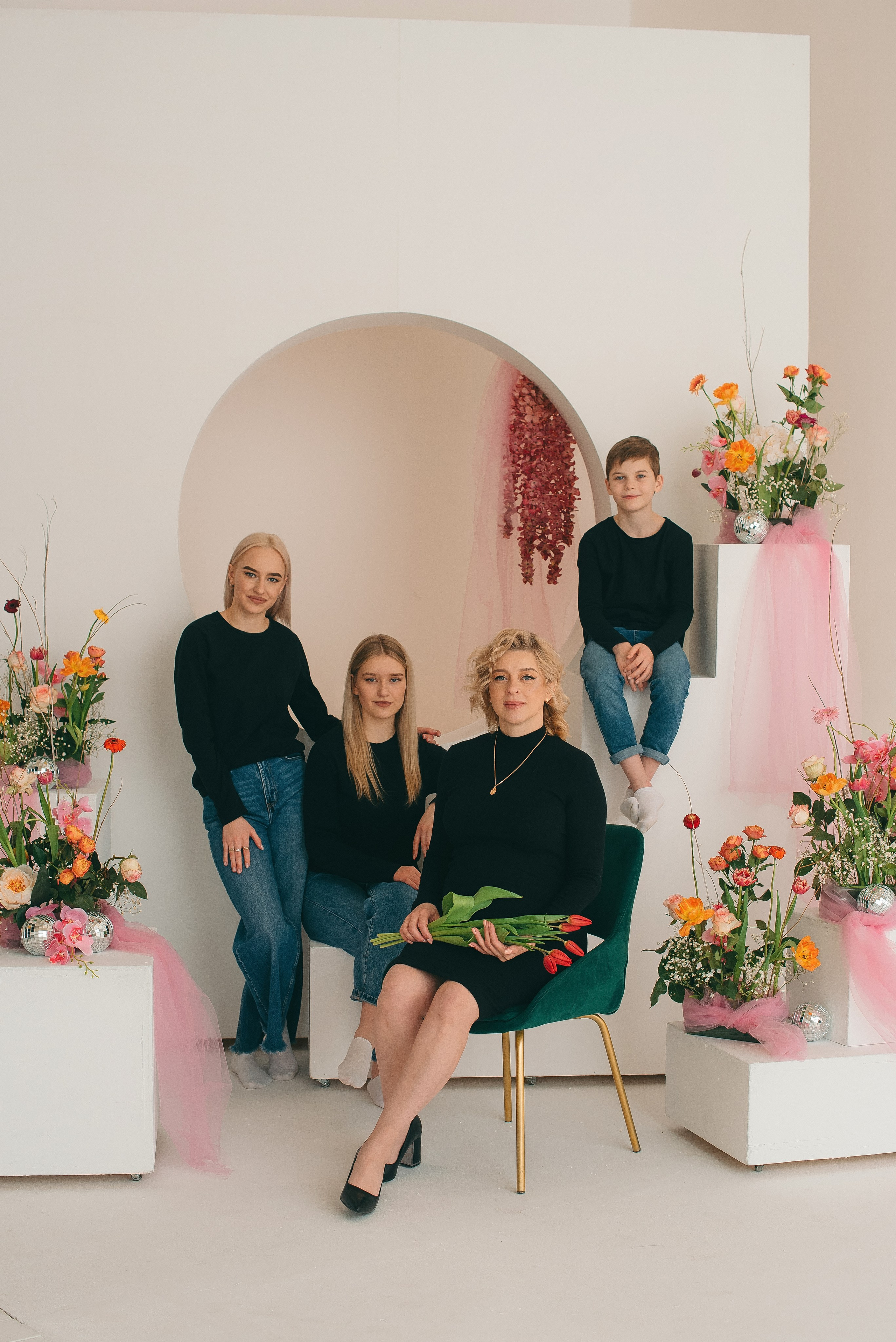 Семейная фотосессия в студии. Семейный и детский фотограф в Обнинске, Калуге, Москве