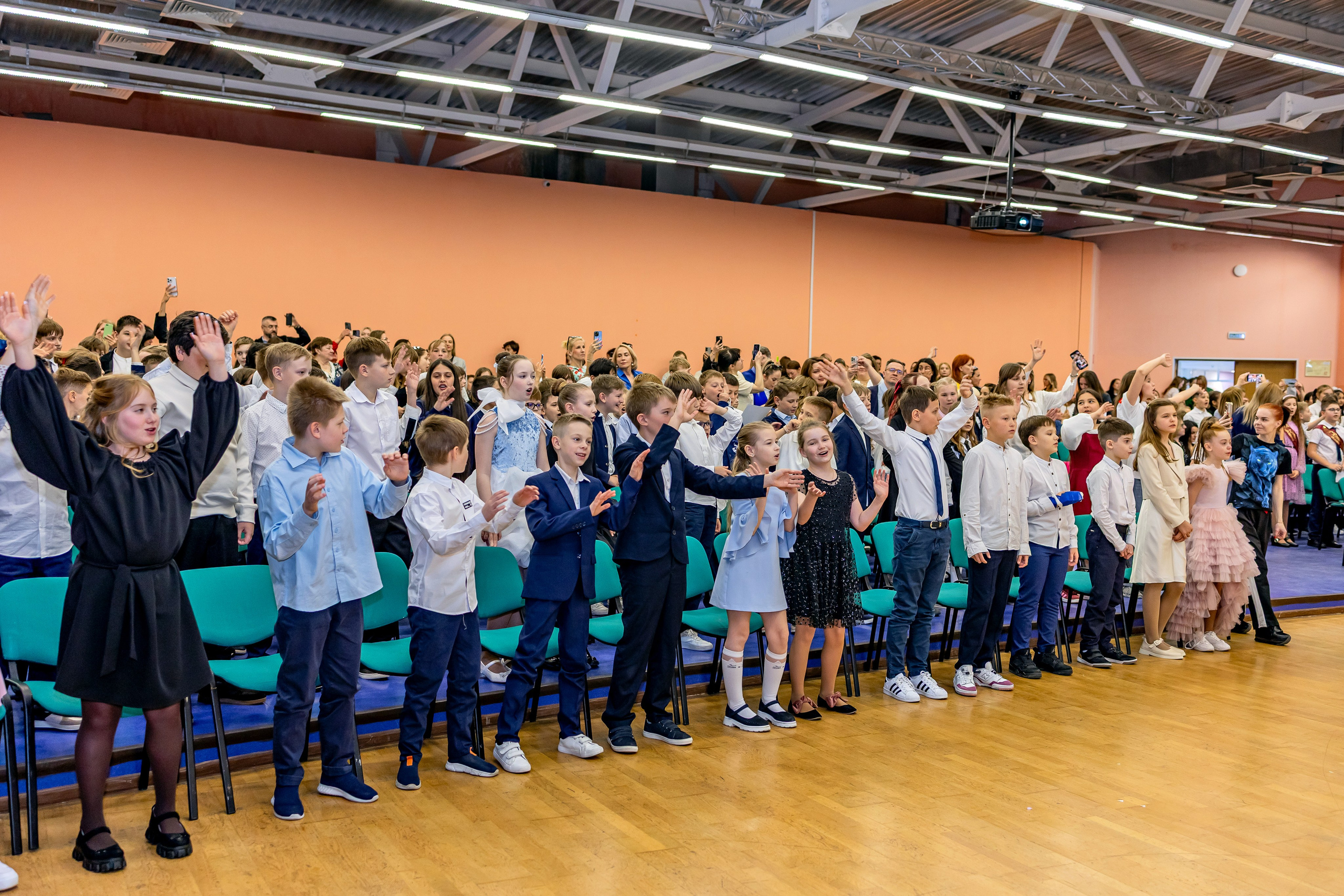 Выпускной праздник в начальной школе. Фотограф и видеограф Москва. Свадебный фотограф, видеограф. Выпускные альбомы. Оживающие альбомы
