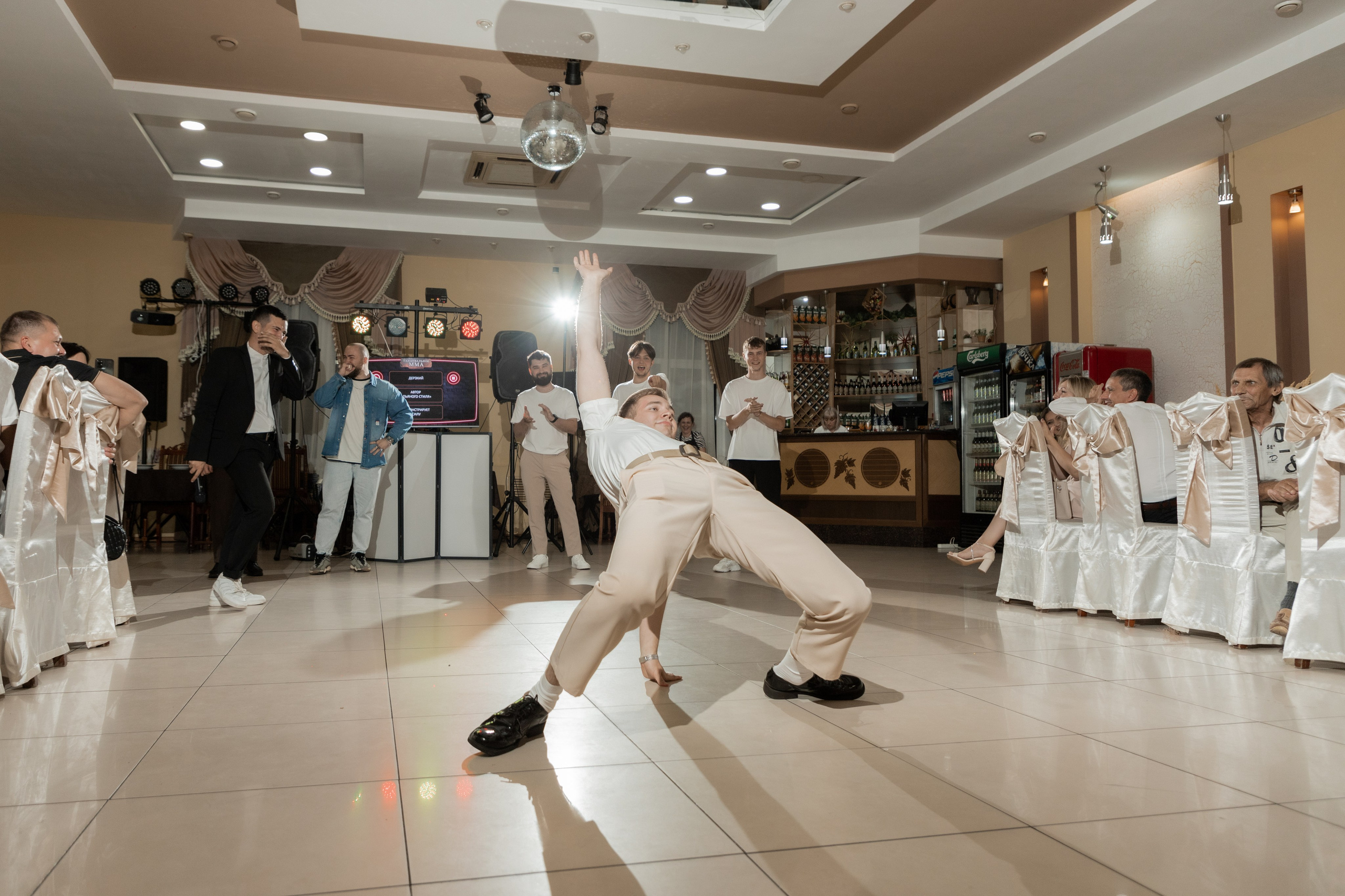 Роман и Александра (банкет). Свадебный фотограф Ангелина Сунгатулина | Саратов | Балаково | Вольск