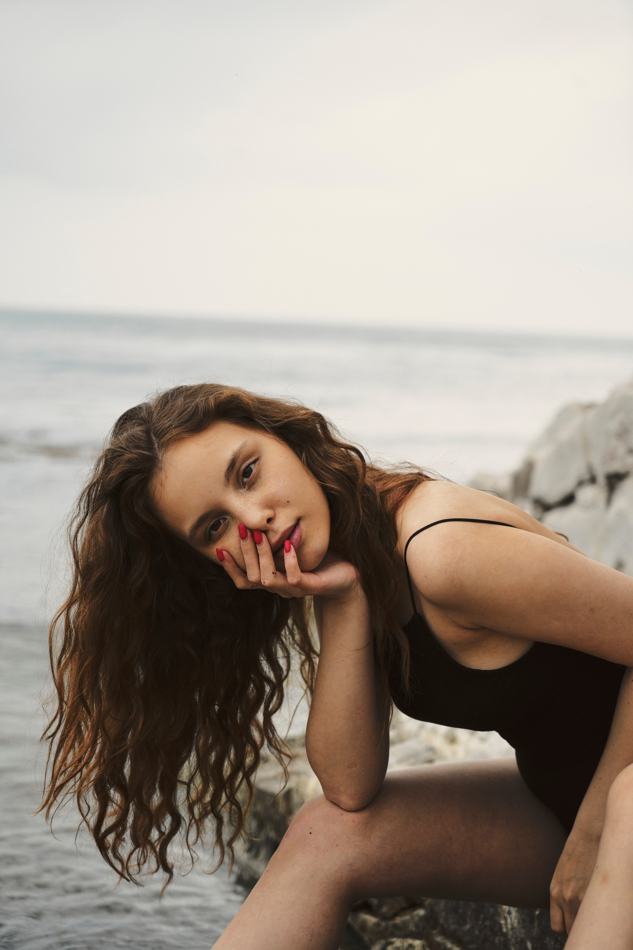 Амина фотосессия скала у моря. Видеограф фотограф Новороссийск Анапа Геленджик