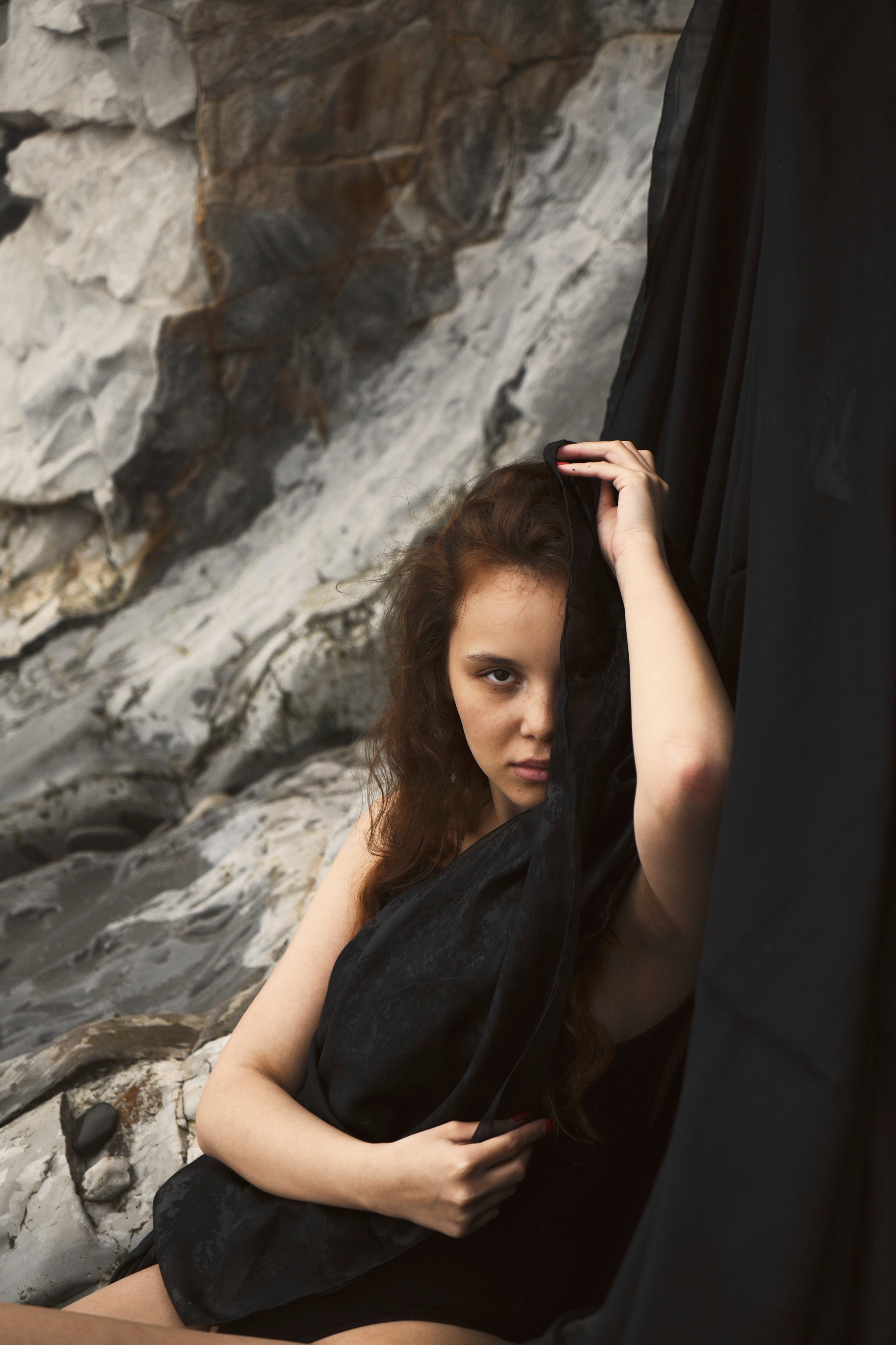 Амина фотосессия скала у моря. Видеограф фотограф Новороссийск Анапа Геленджик