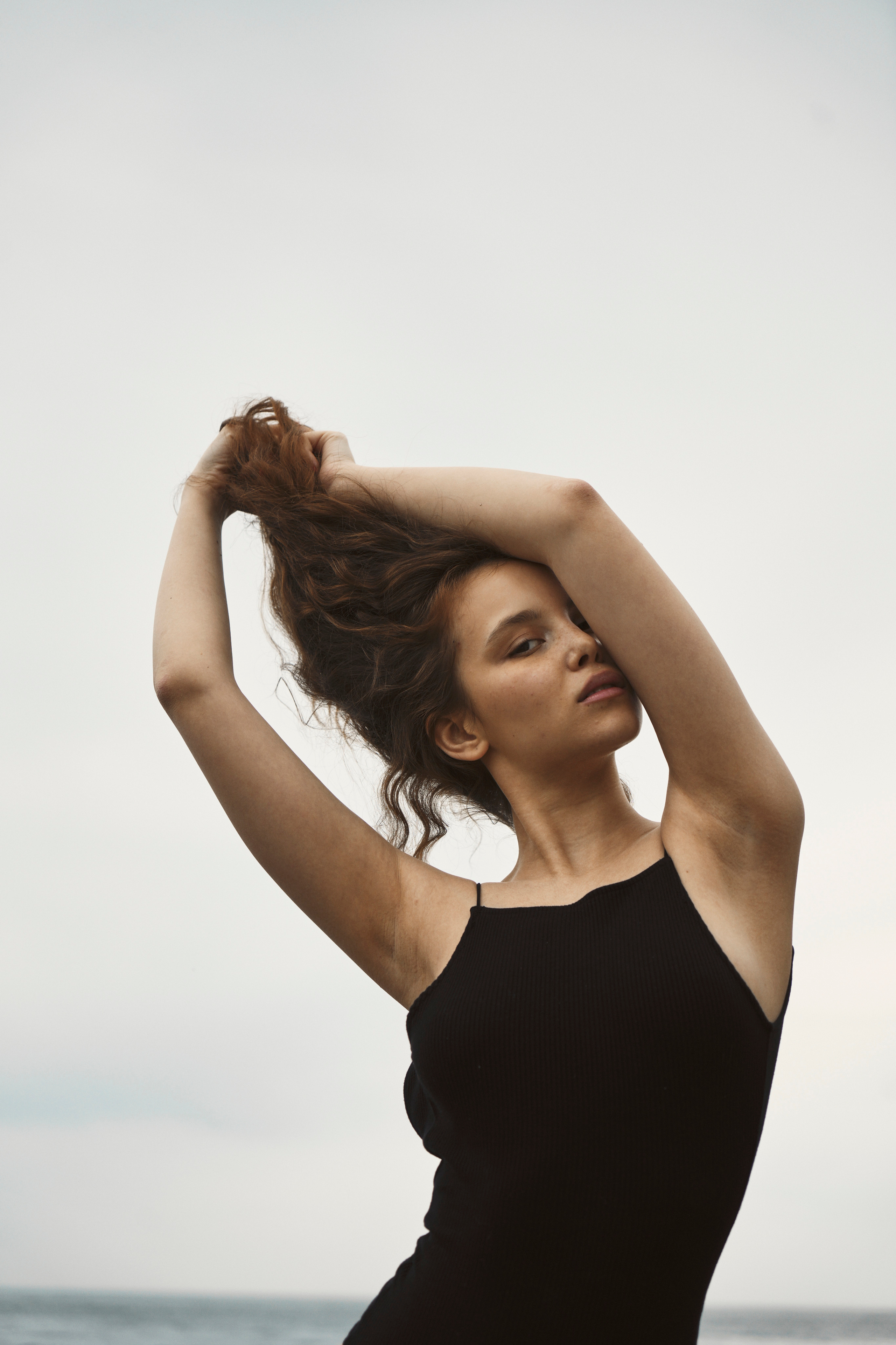 Амина фотосессия скала у моря. Видеограф фотограф Новороссийск Анапа Геленджик