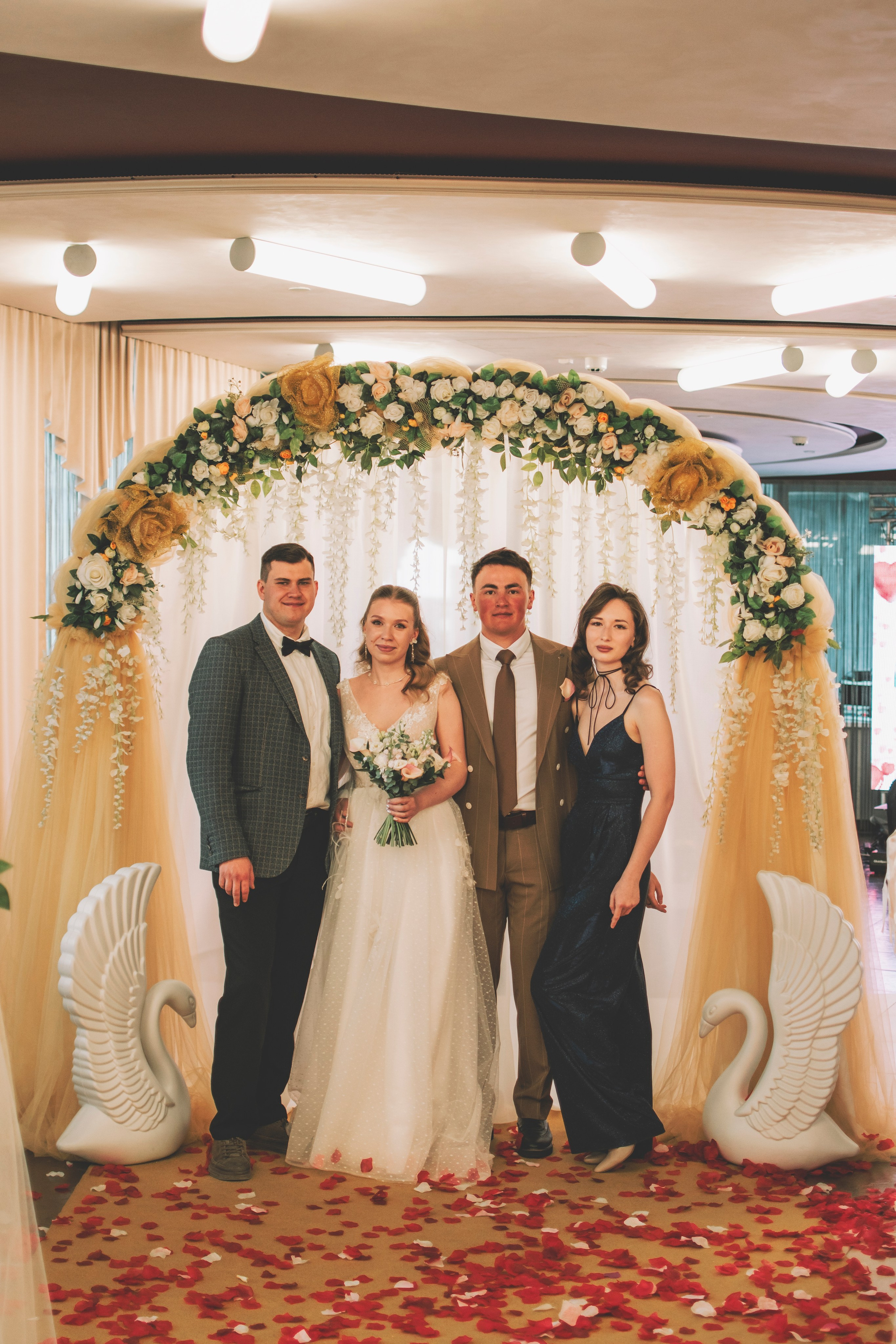 Альберт и Анастасия (Студийная фотосессия, роспись в ДК Нефтяник + фотосессия с гостями). Семейный и свадебный фотограф Губкинский и Ставрополь