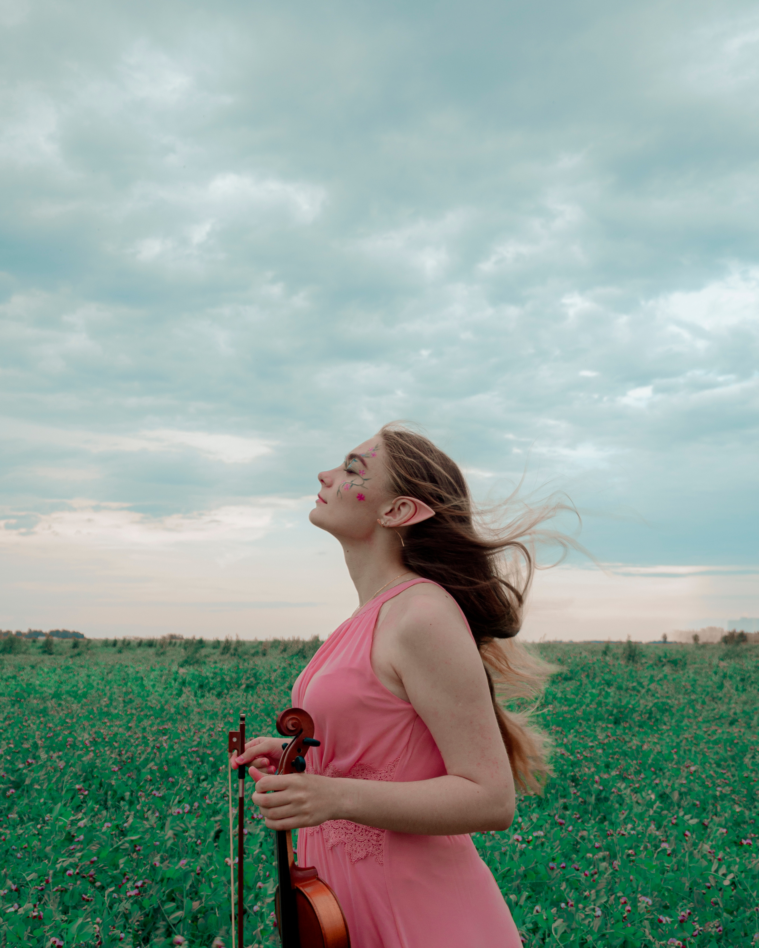 The elf whith the violin. Photographer Barcelona