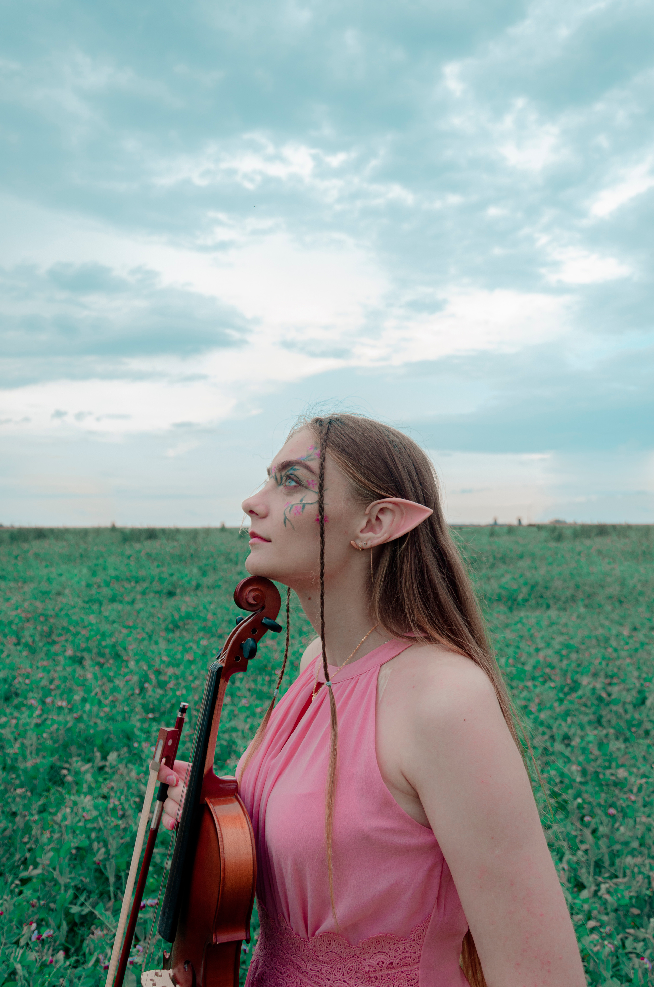 The elf whith the violin. Photographer Barcelona