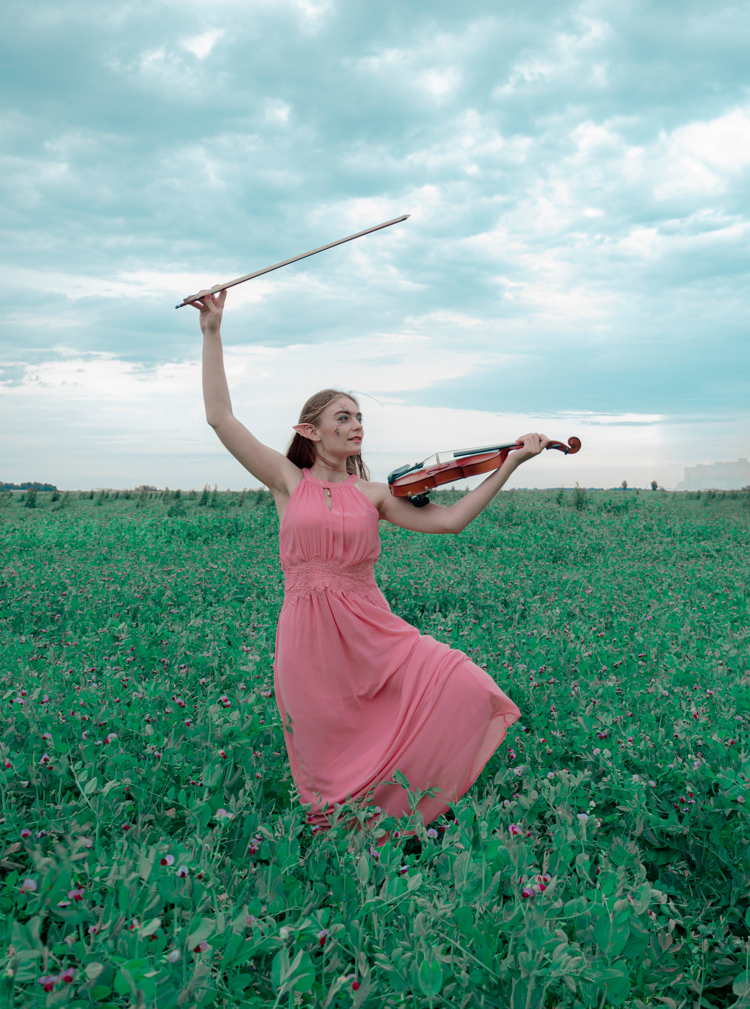The elf whith the violin. Photographer Barcelona