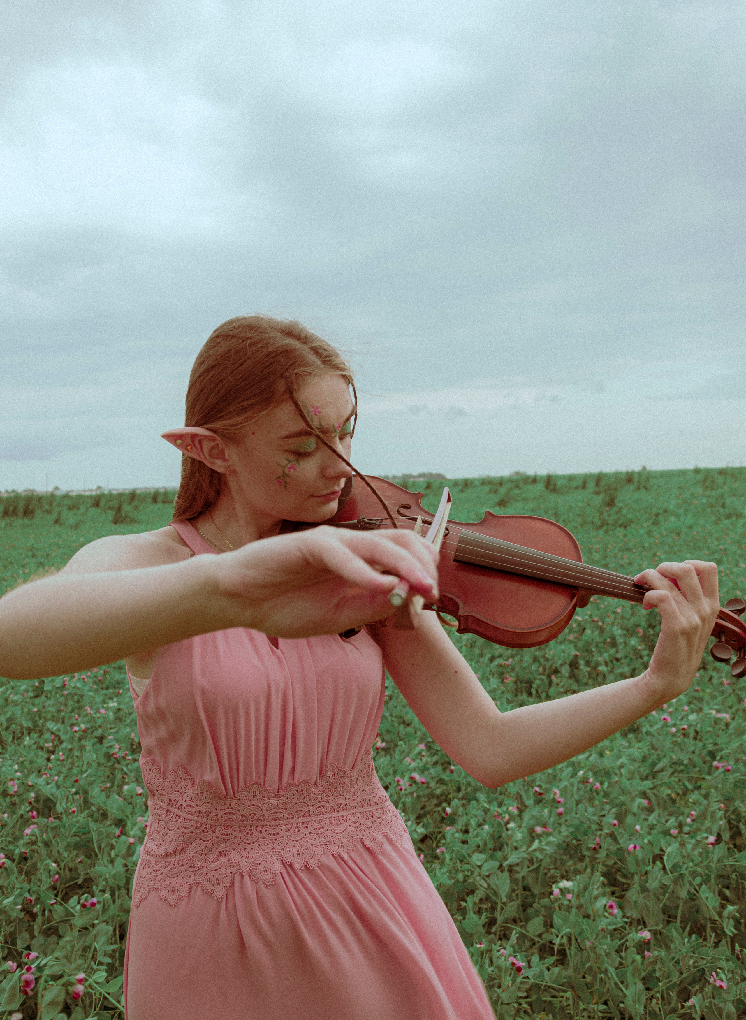 The elf whith the violin. Photographer Barcelona