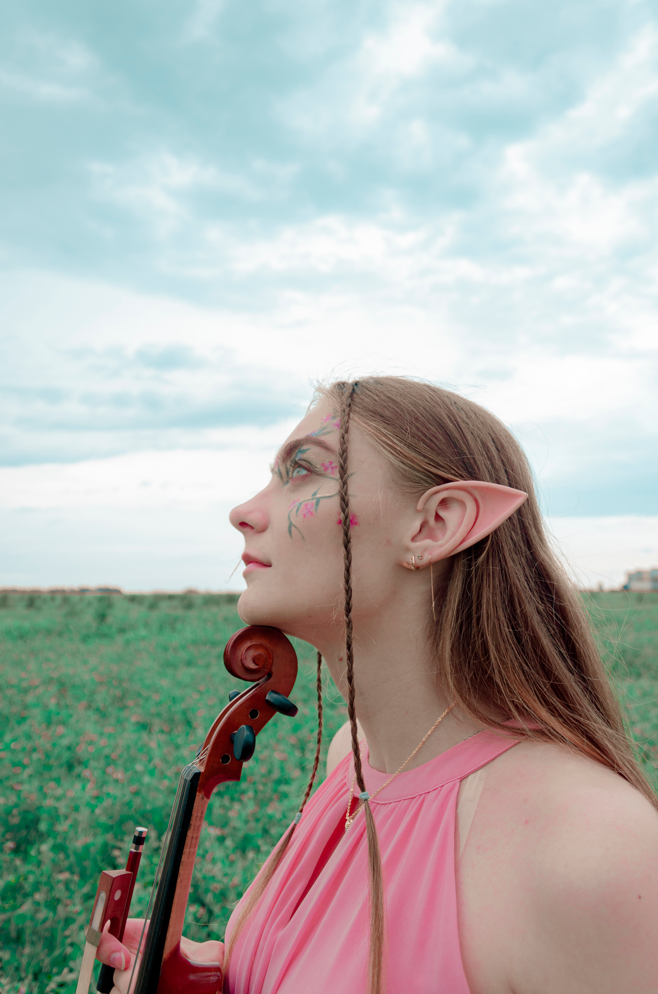 The elf whith the violin. Photographer Barcelona