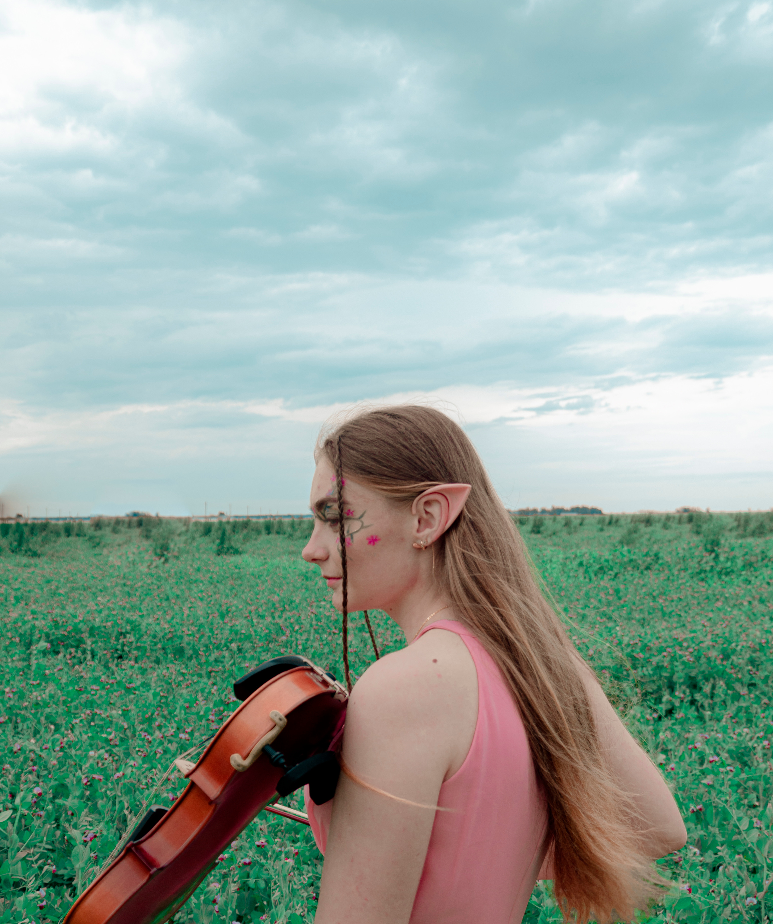 The elf whith the violin. Photographer Barcelona
