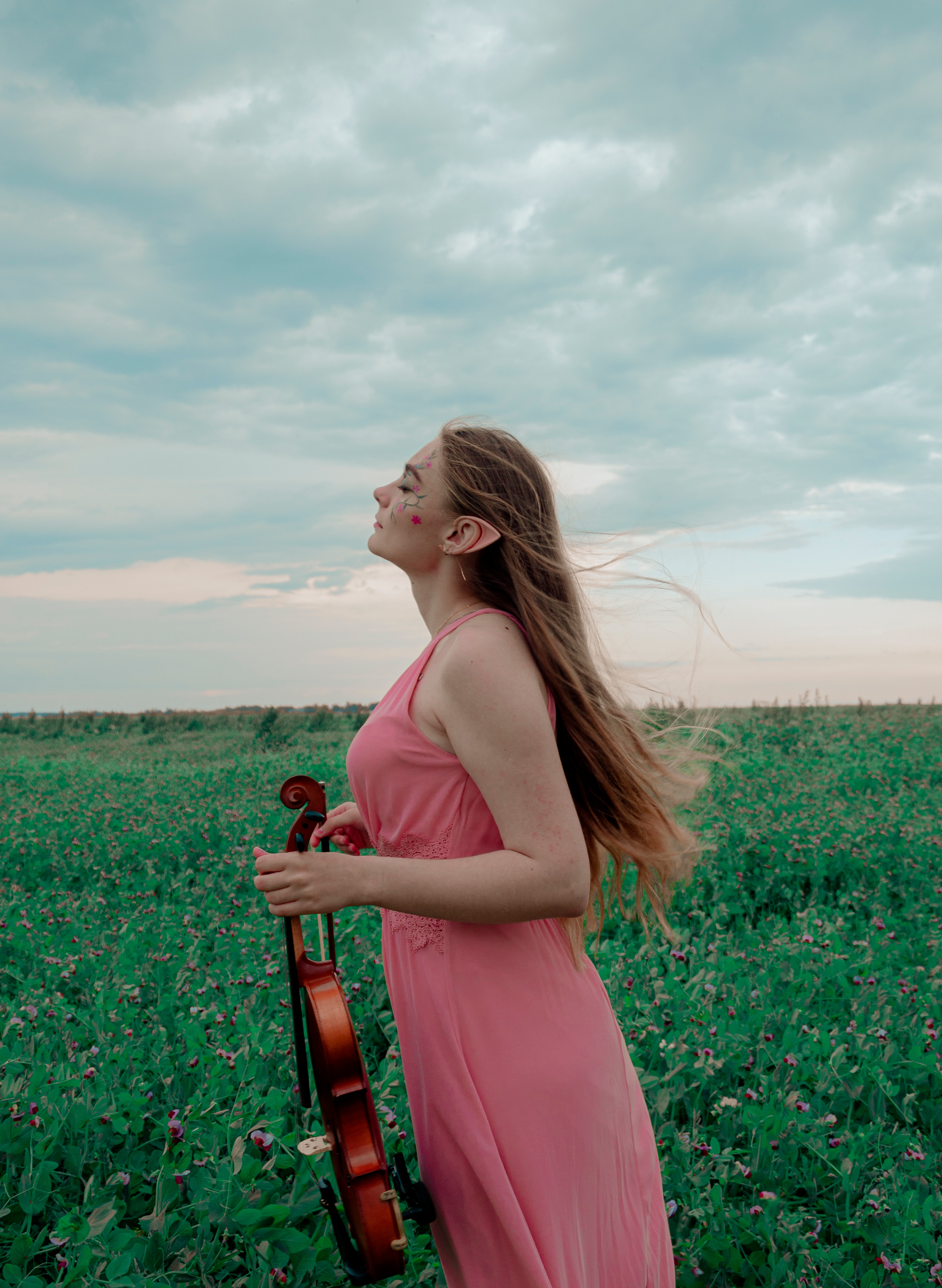 The elf whith the violin. Photographer Barcelona