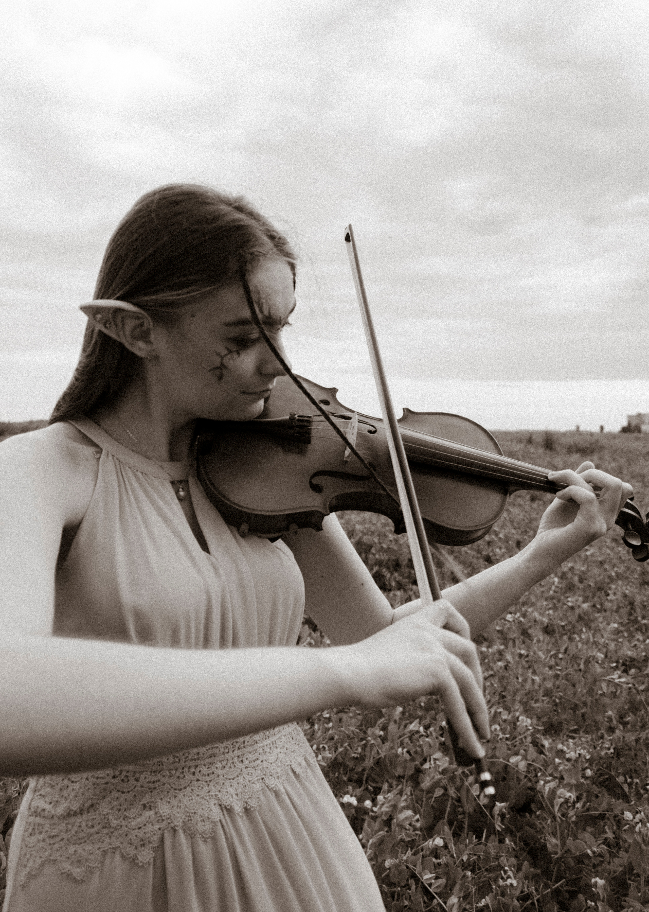 The elf whith the violin. Photographer Barcelona