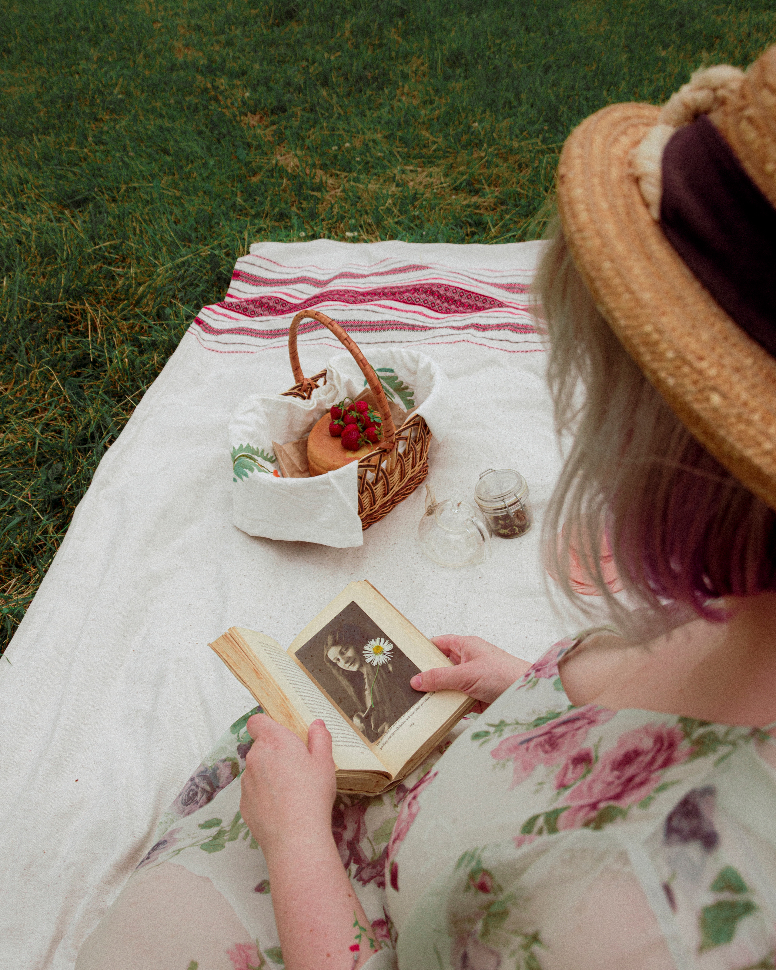 Cottage core picnic. Photographer Barcelona