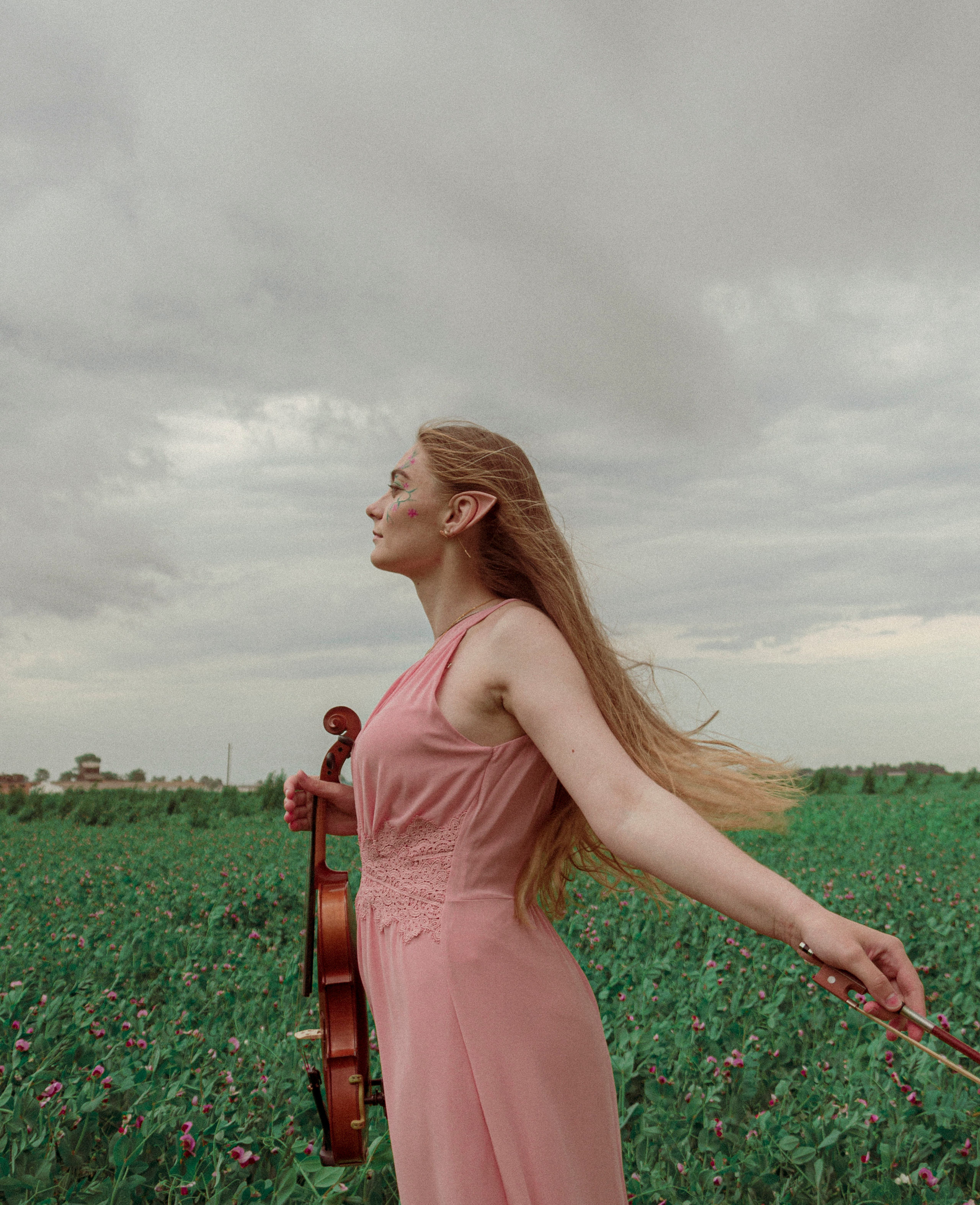 The elf whith the violin. Photographer Barcelona