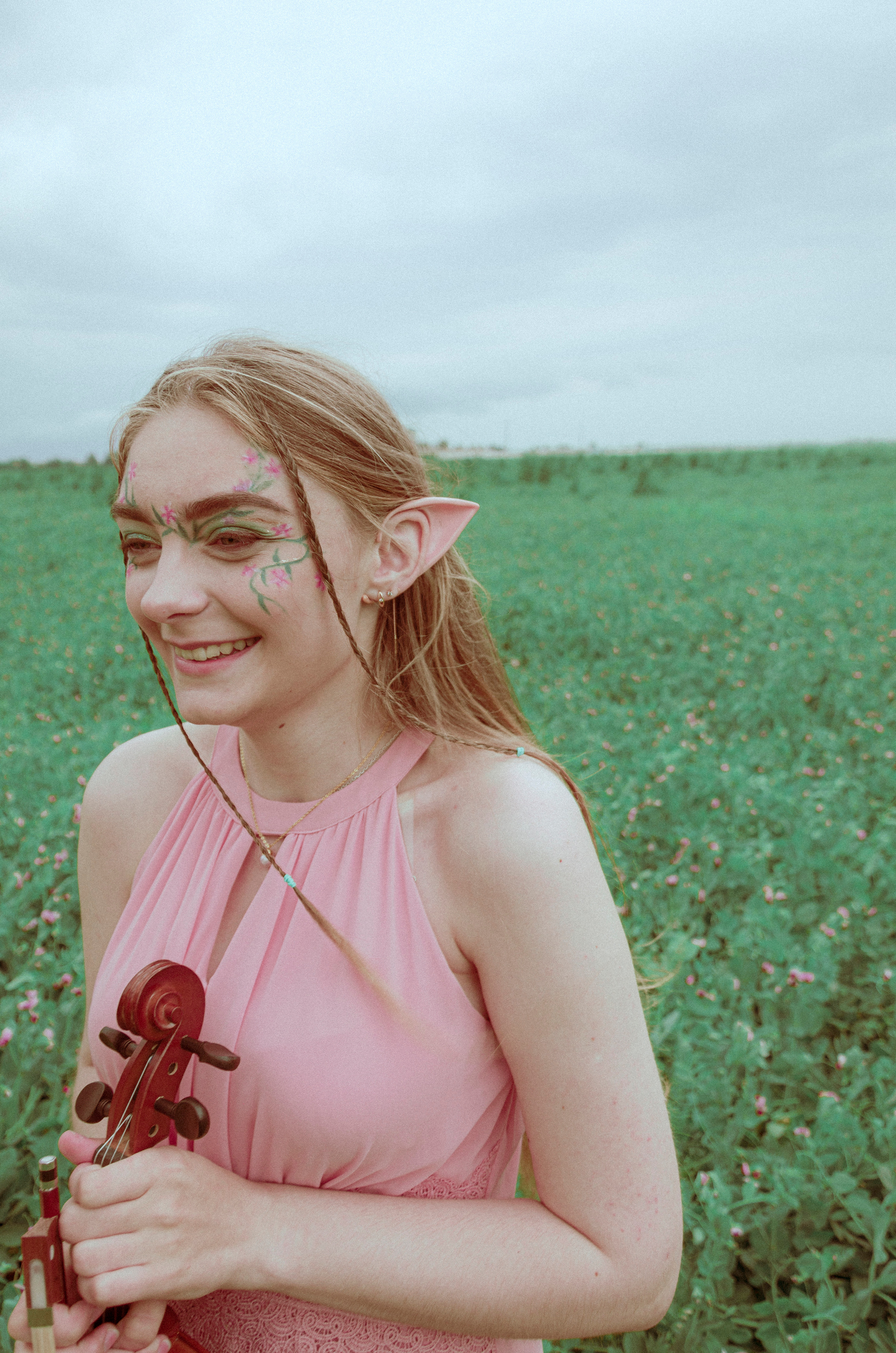 The elf whith the violin. Photographer Barcelona