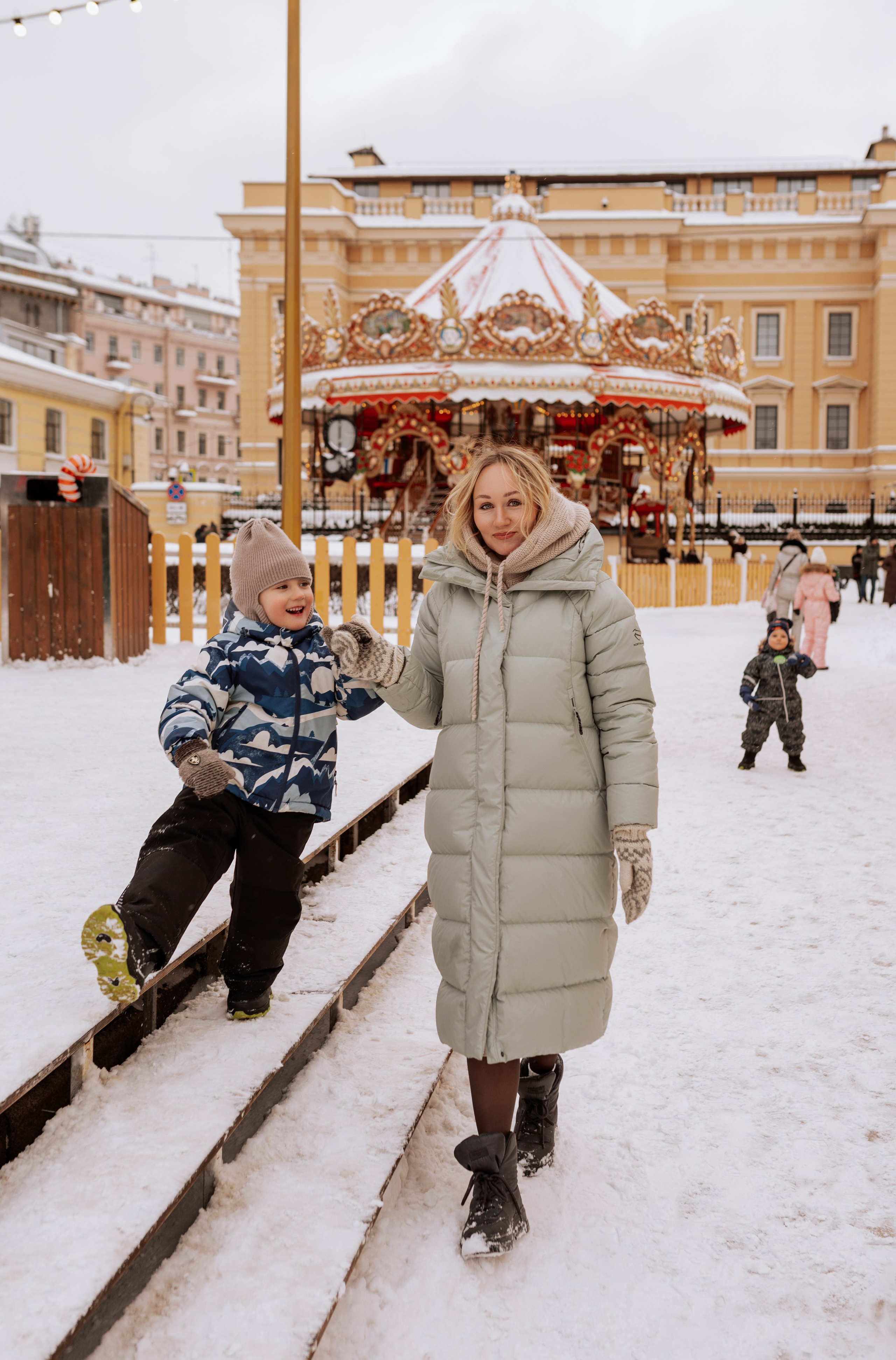 Семейная, Манежная площадь